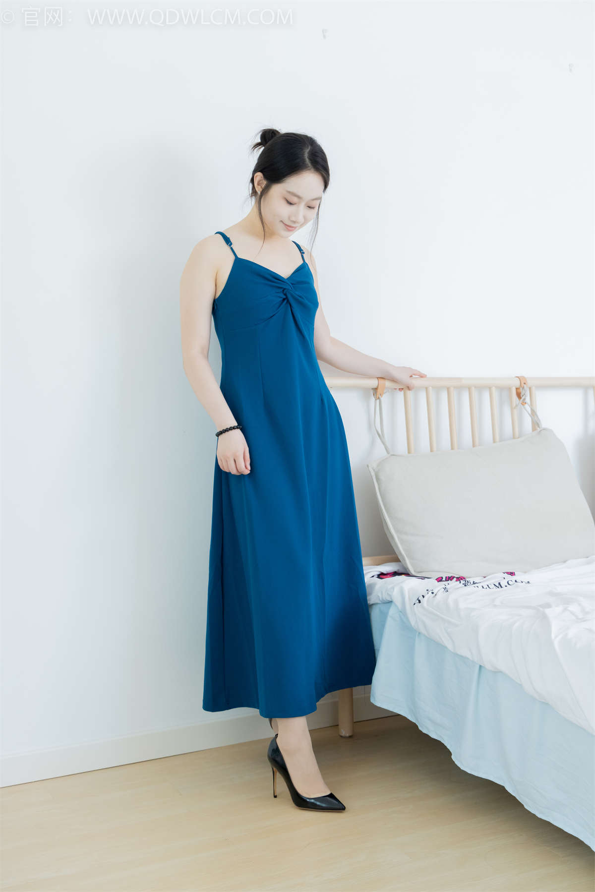 图片[2]-物恋传媒 NO.2095 小新-世界的色彩-日更街拍