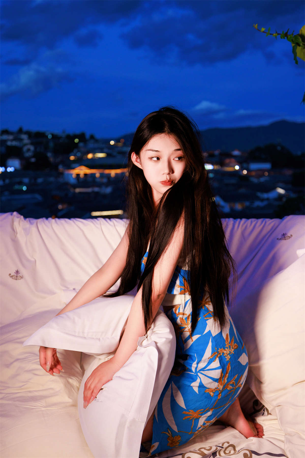 YITUYU艺图语 2023.08.08 古城夜色 裴同学插图1