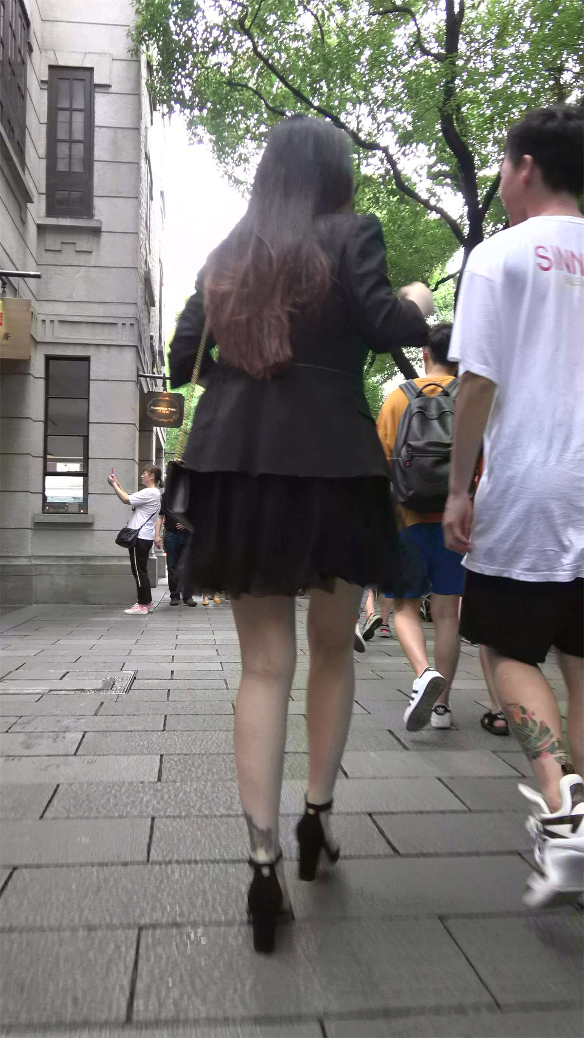 图片[2]-连衣裙黑色小西装外套街拍超气质白净女神姐姐-日更街拍