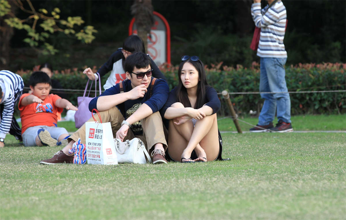 图片[2]-踏青公园街拍系列No.1174 如此俊俏娇嫩的姑娘封个女神不为过吧 第3套-日更街拍