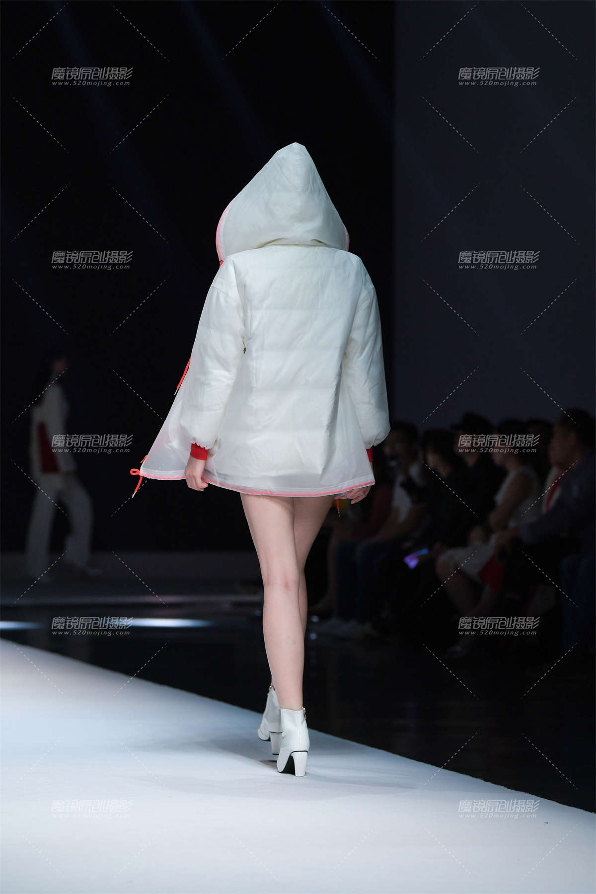 图片[2]-带你看场超模T台SHOW-日更街拍