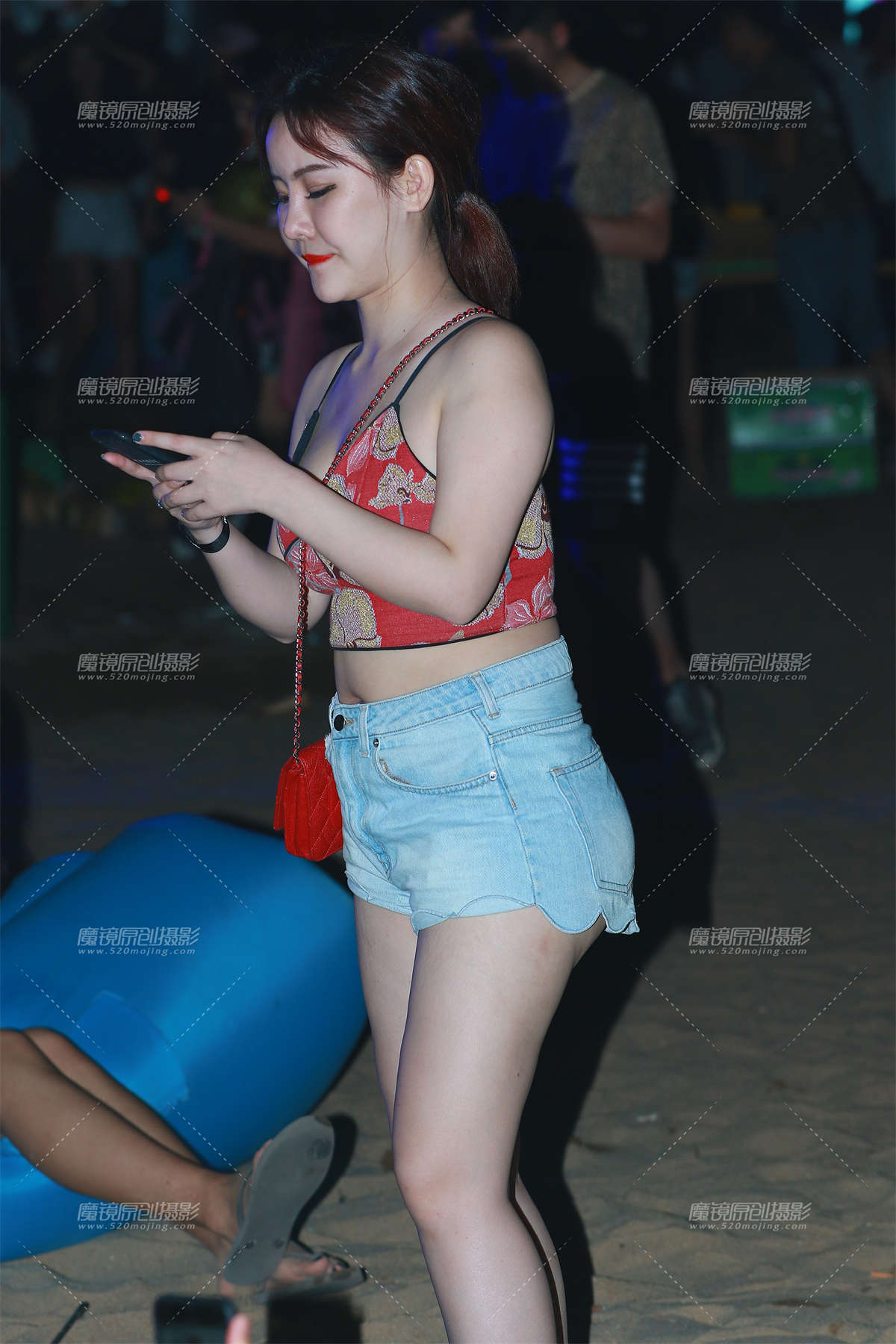 图片[2]-夜闪，性感丰满美女-日更街拍