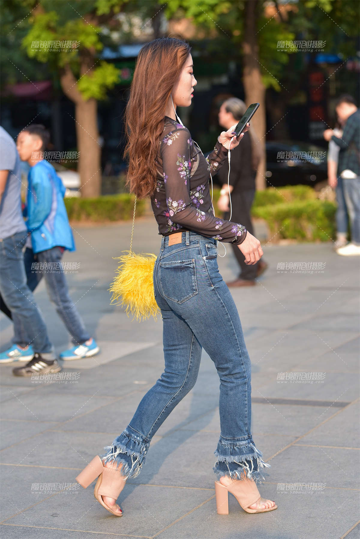 图片[2]-时尚紧牛喇叭裤-日更街拍