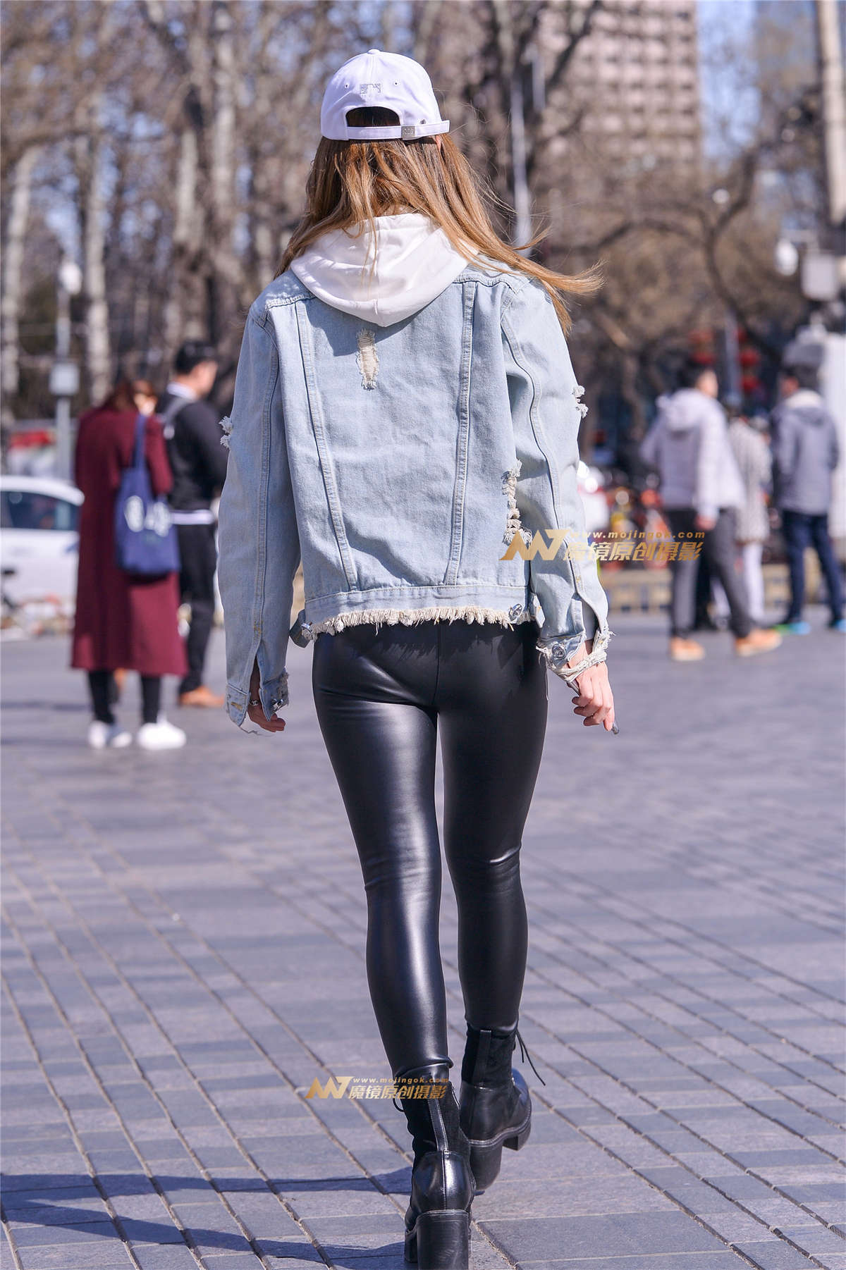 皮裤包臀美女性感魅力-日更街拍