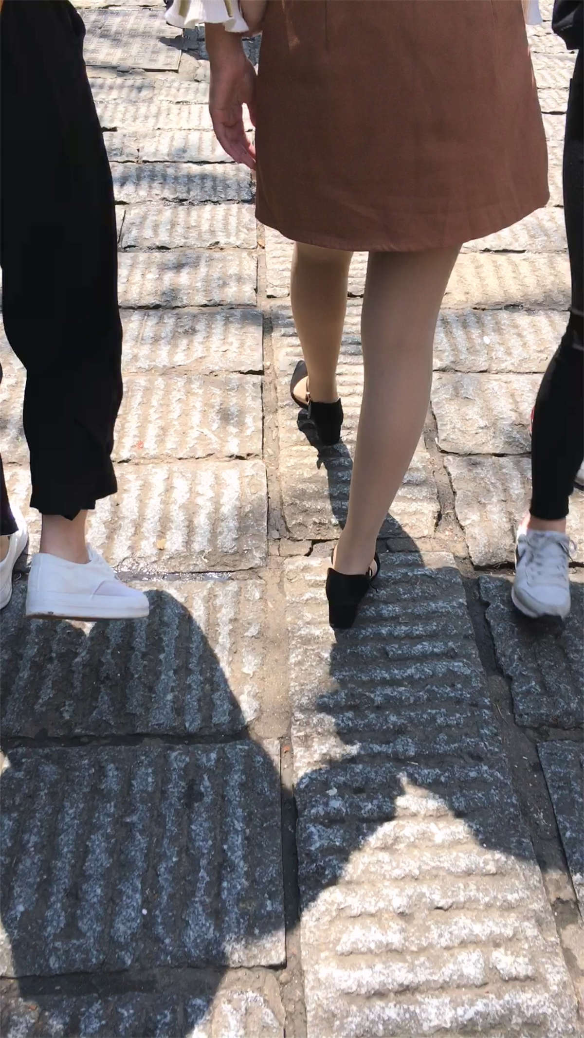 图片[2]-美臀短裙大美妞-日更街拍