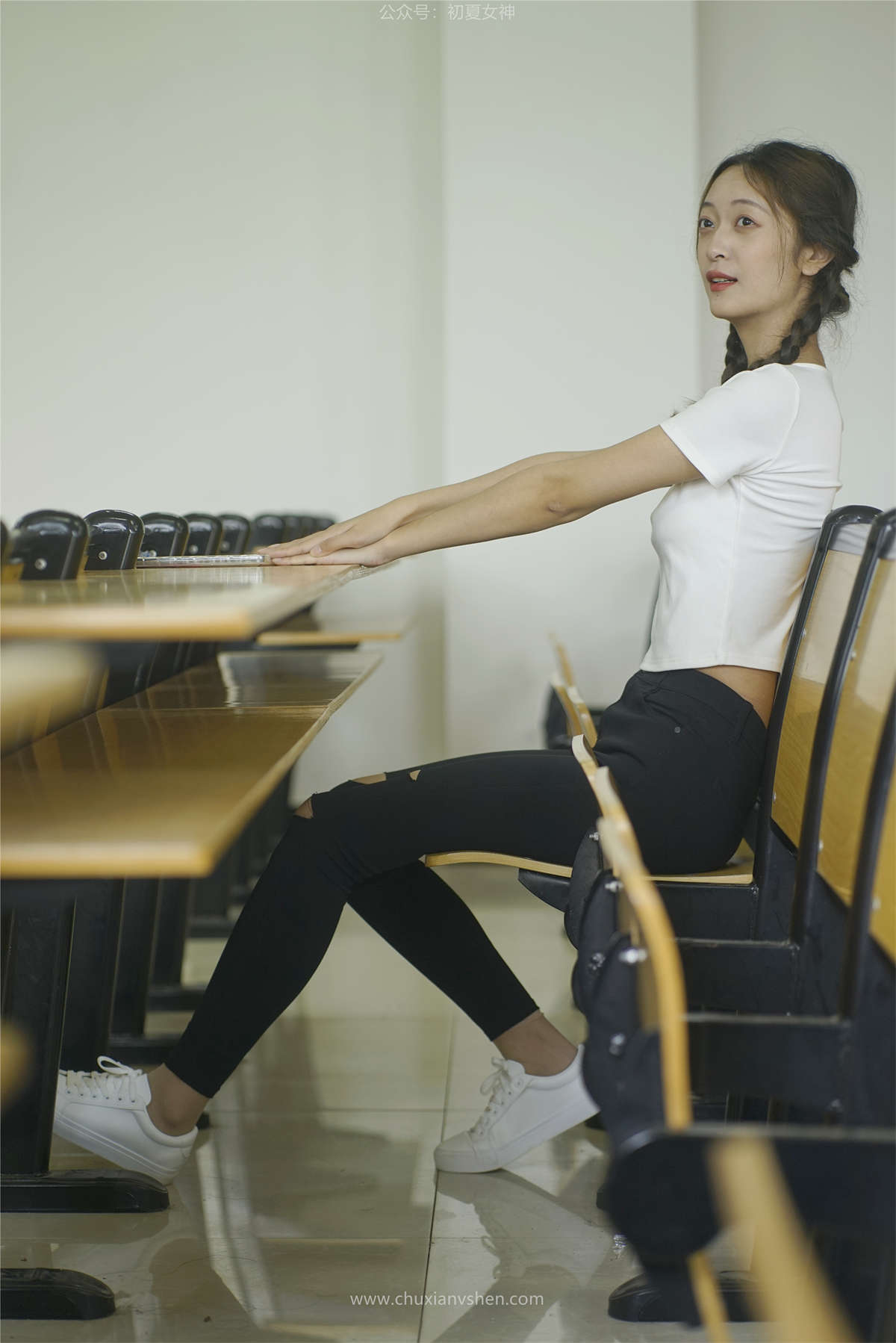 初夏女神 No.039 依依 邻家女孩-毕业季-日更街拍