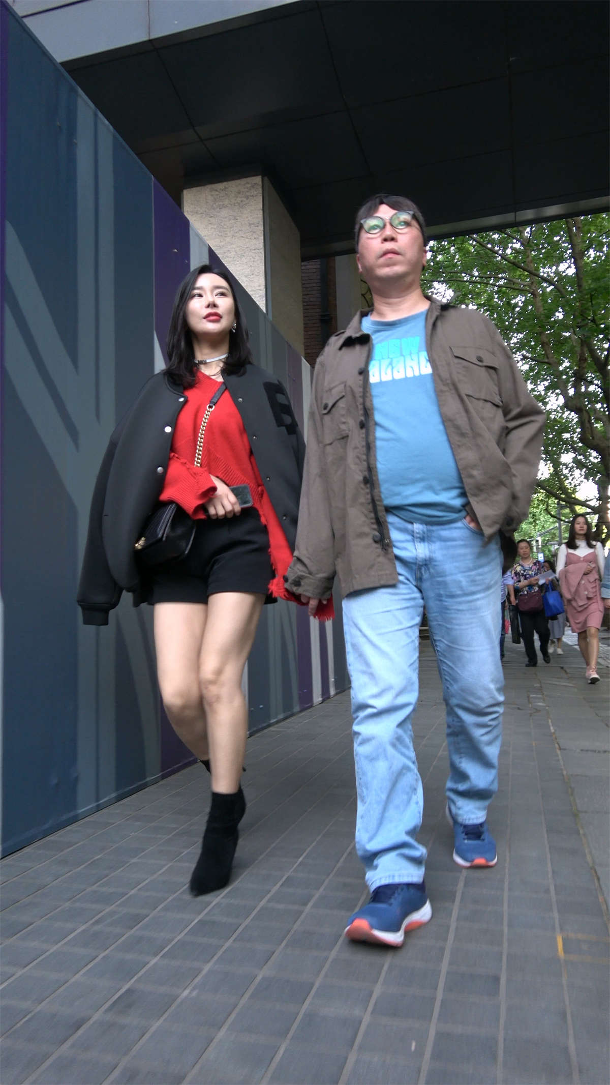 图片[2]-短靴美腿MM-日更街拍