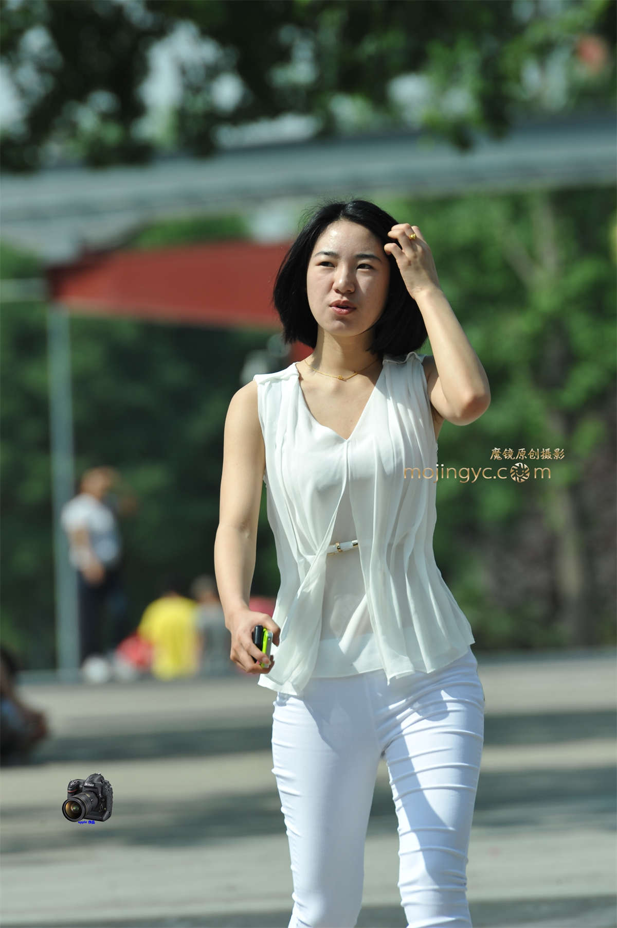 图片[2]-2016-06-07半透紧身白裤少妇16张-日更街拍