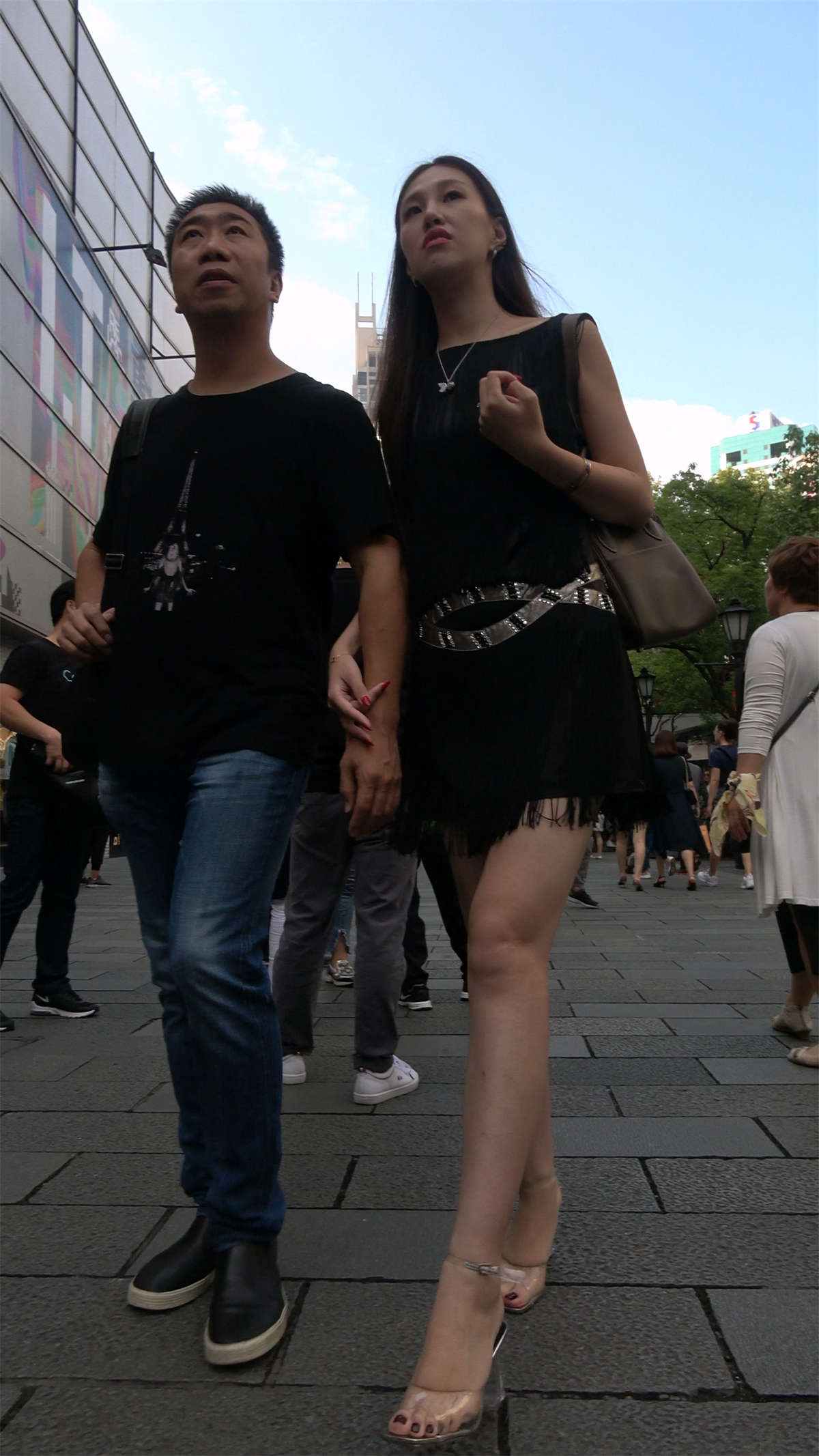 图片[2]-性感高挑身材连衣裙长发美女-日更街拍