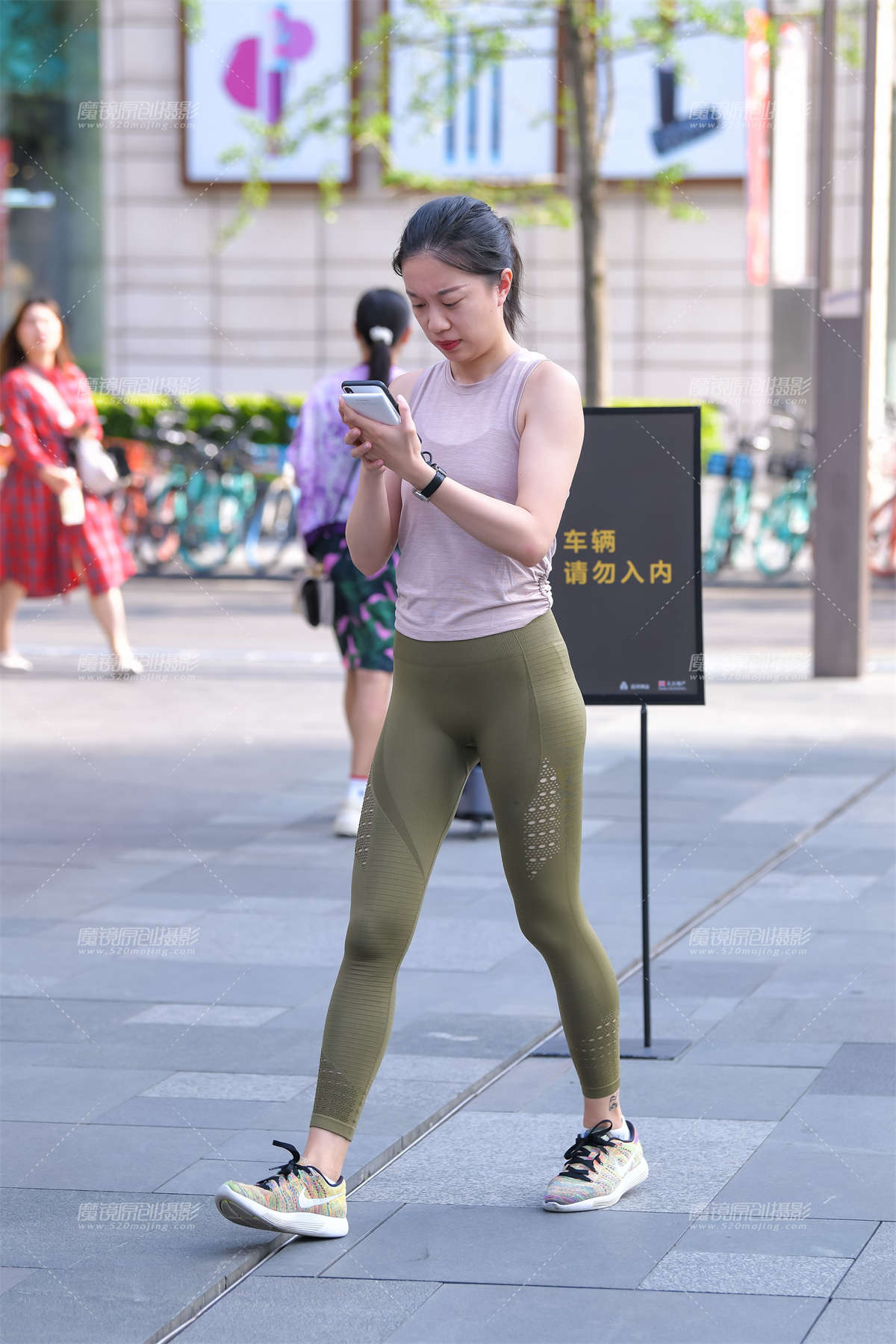 绿色瑜伽裤__-日更街拍