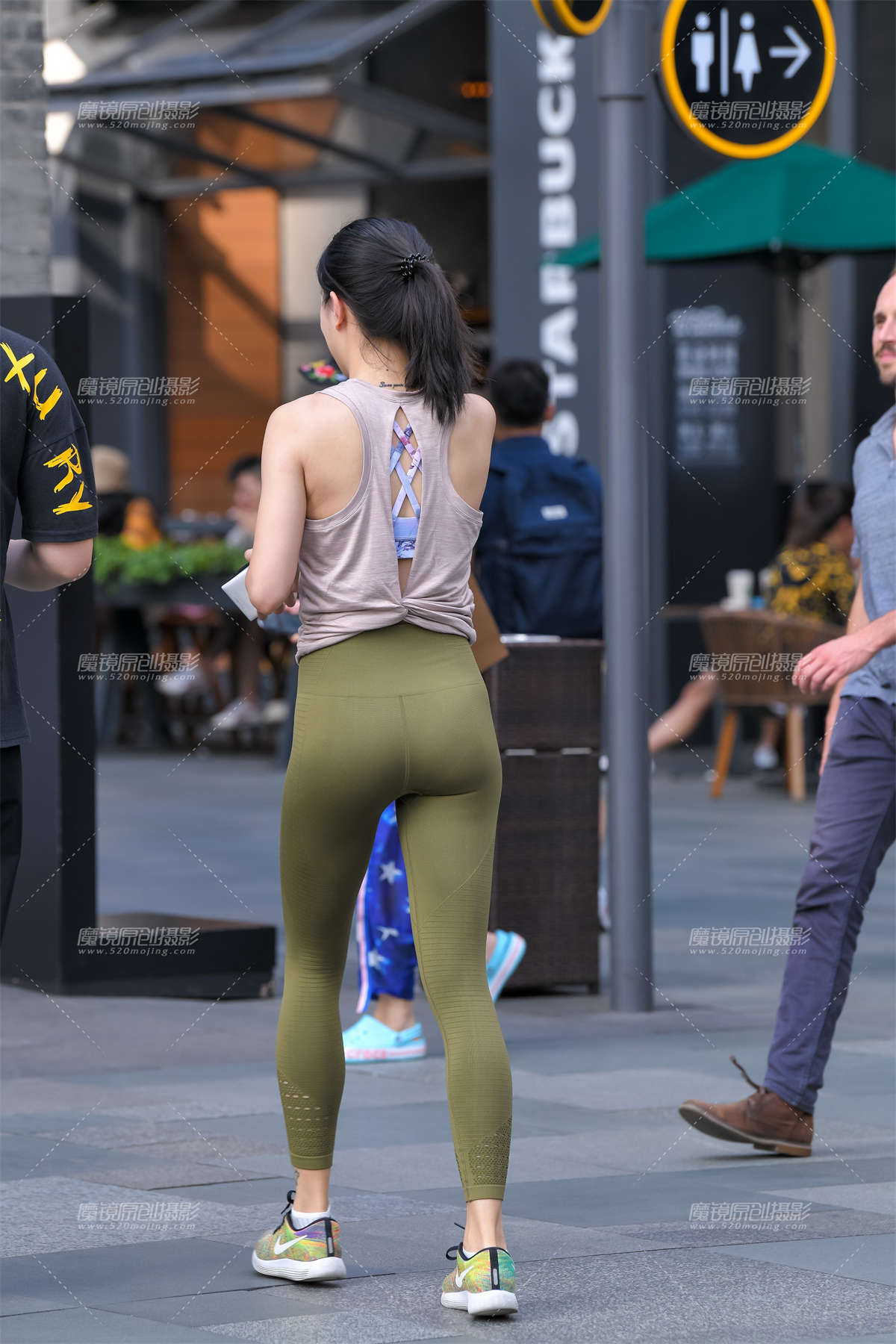 图片[2]-绿色瑜伽裤__-日更街拍