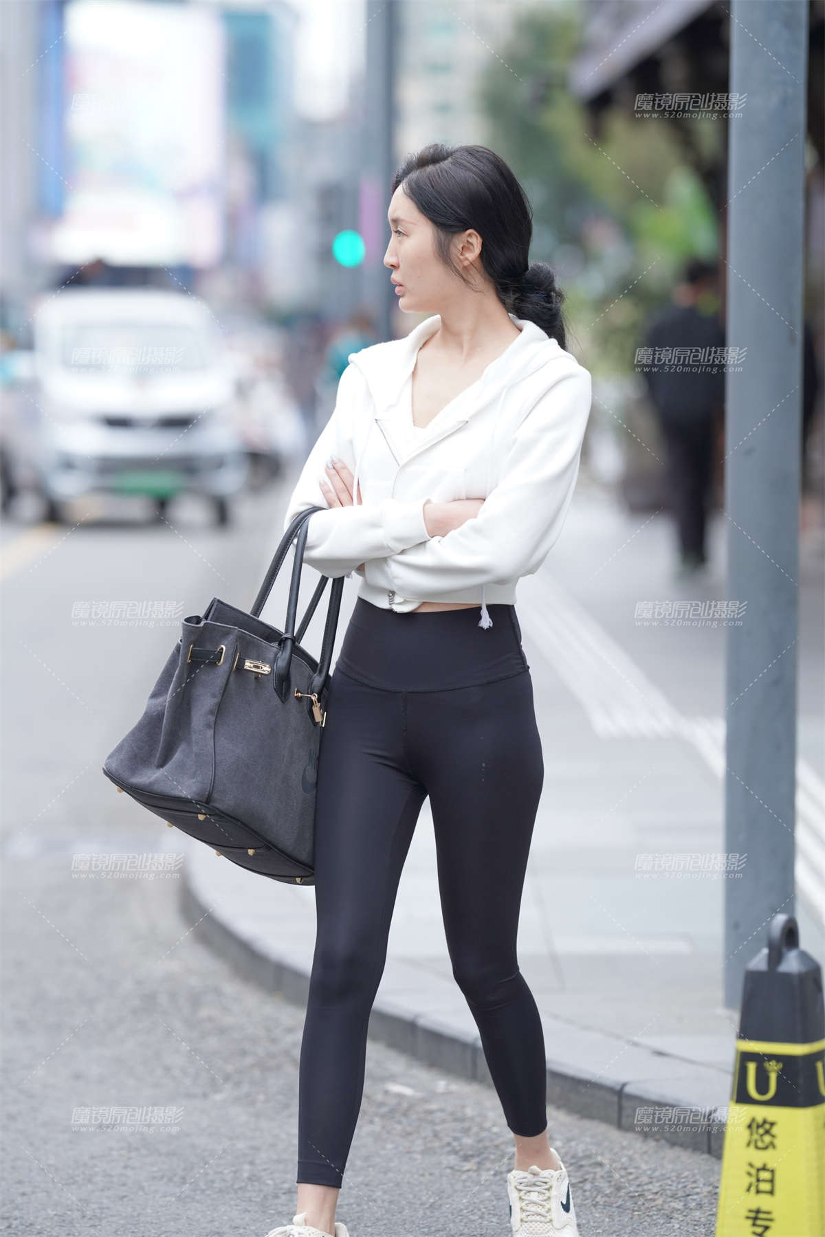 黑色瑜伽裤-日更街拍