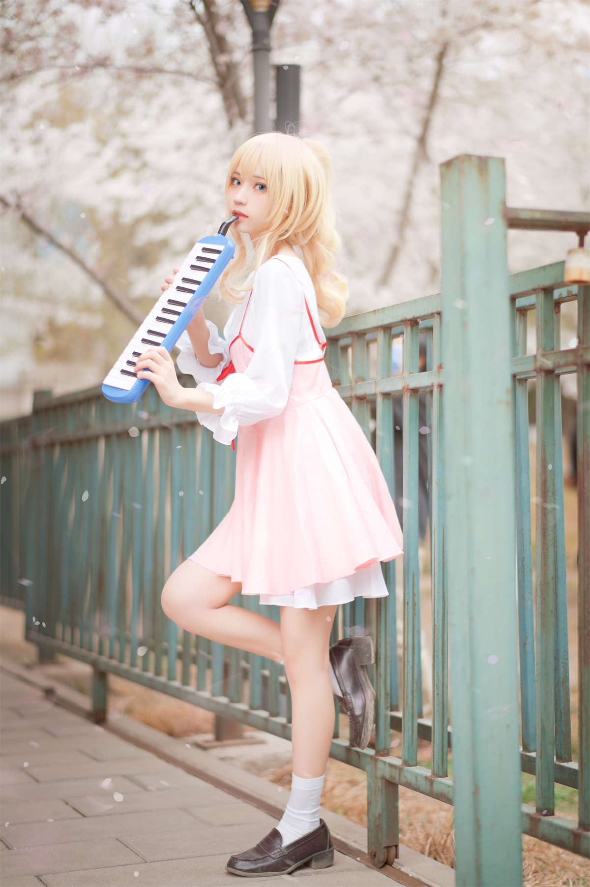 图片[2]-花柒Hana 宫园熏粉裙-日更街拍