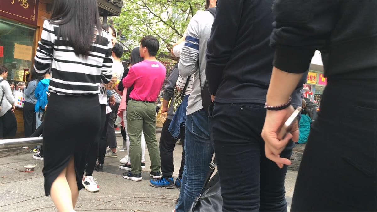 黑色牛仔美妞-日更街拍