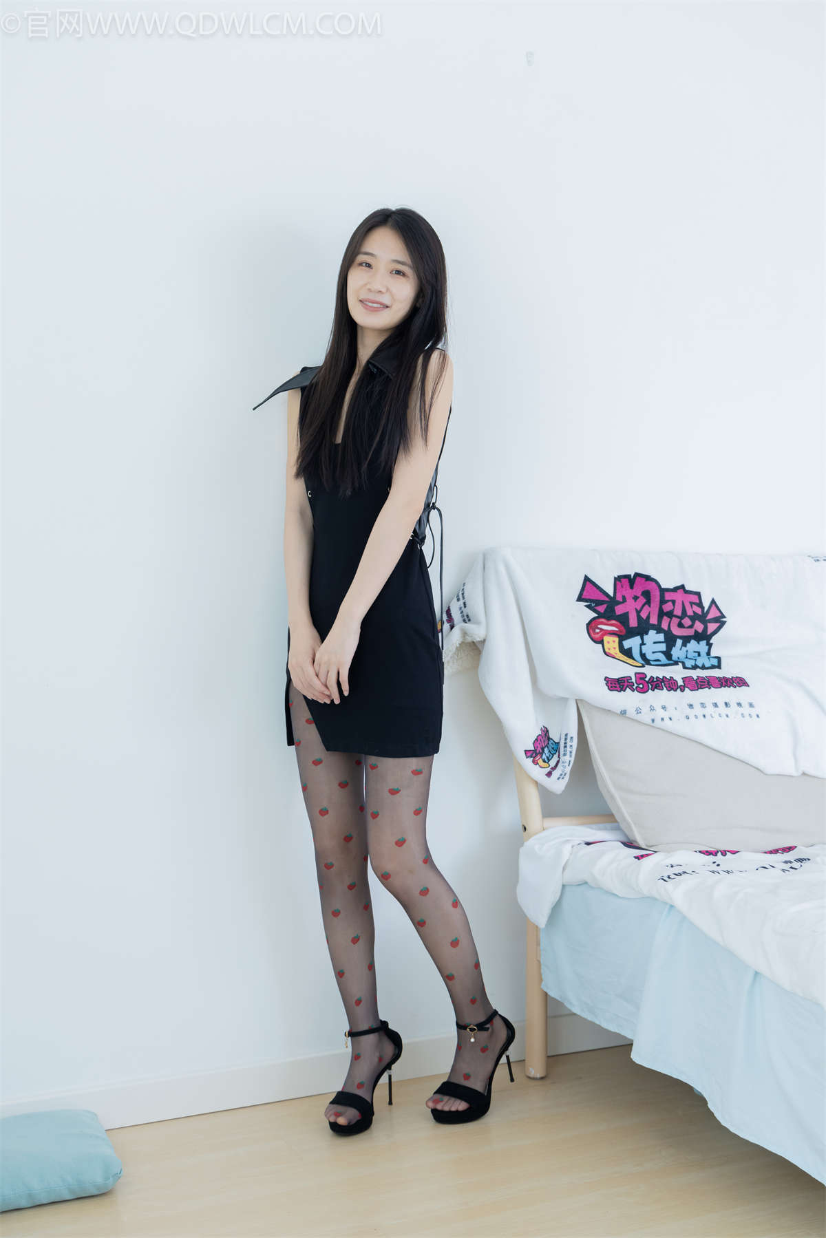 图片[2]-物恋传媒 NO.2100 菜菜-午夜-日更街拍