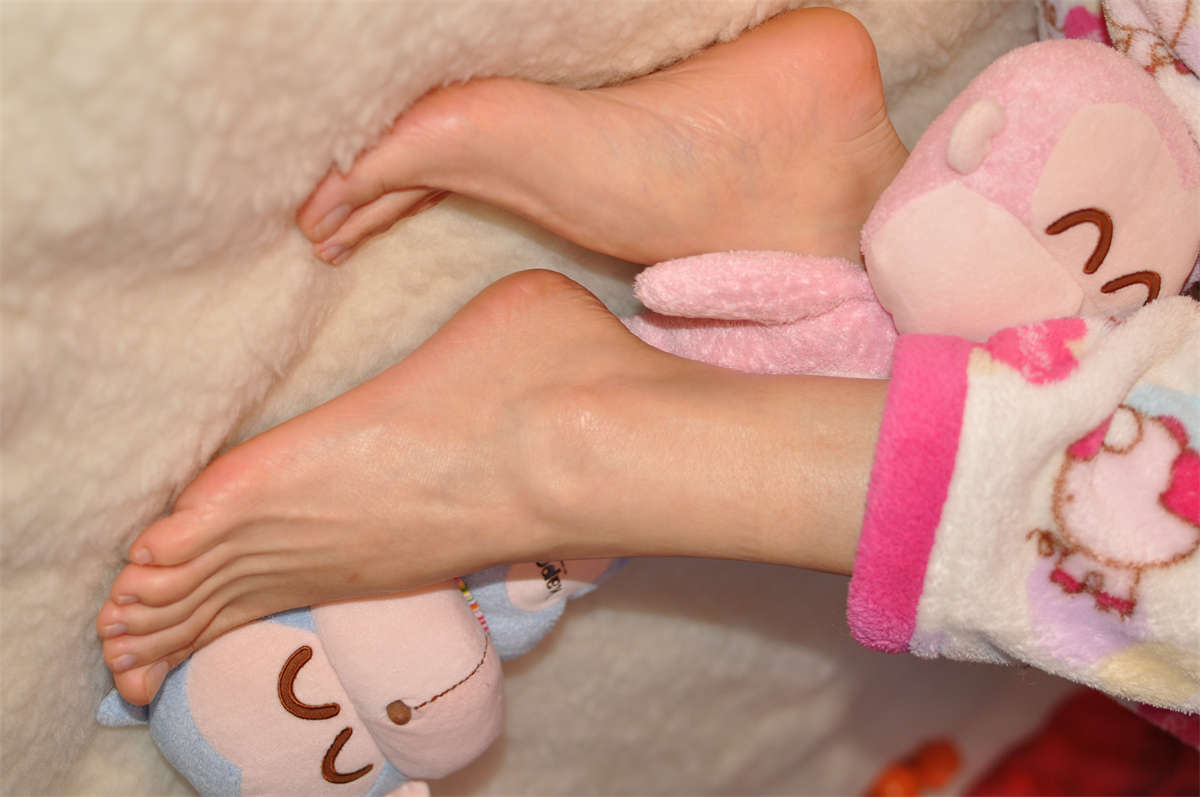 Fannie芬妮美足园NO.116-冬夜偶拾之玩偶-日更街拍