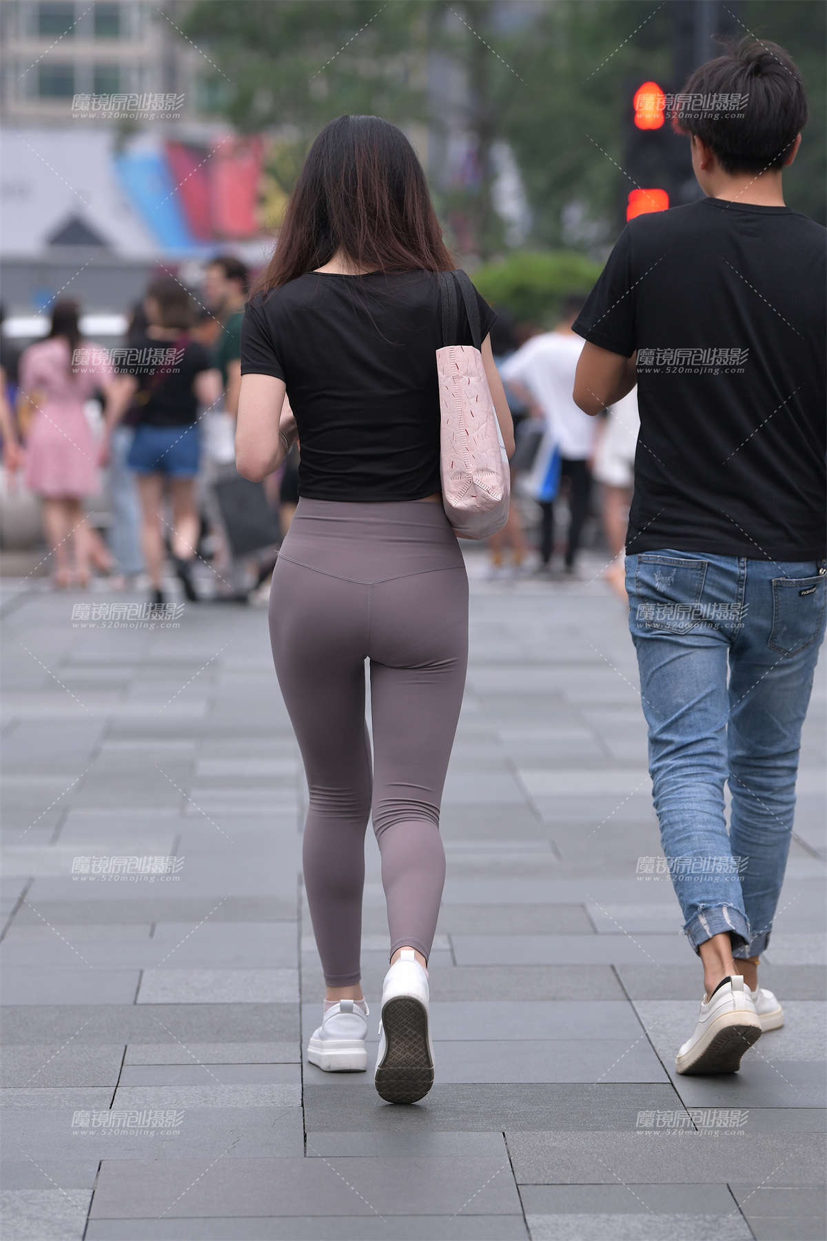 图片[2]-【视觉冲击赛贴】喝奶茶的瑜伽裤MM-日更街拍