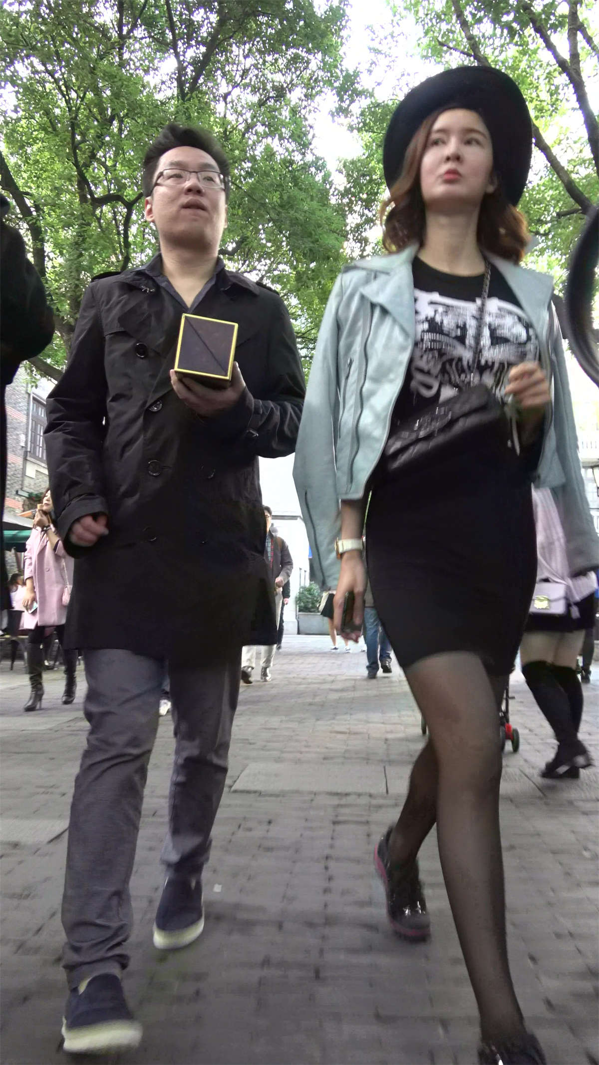 图片[2]-极品性感街拍黑丝美腿短裙美女-日更街拍