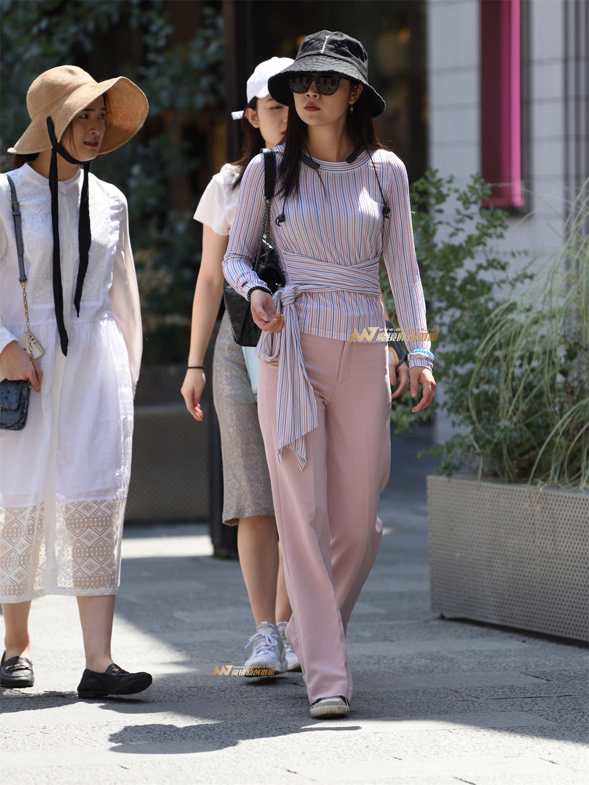 这位姐姐也不错-日更街拍