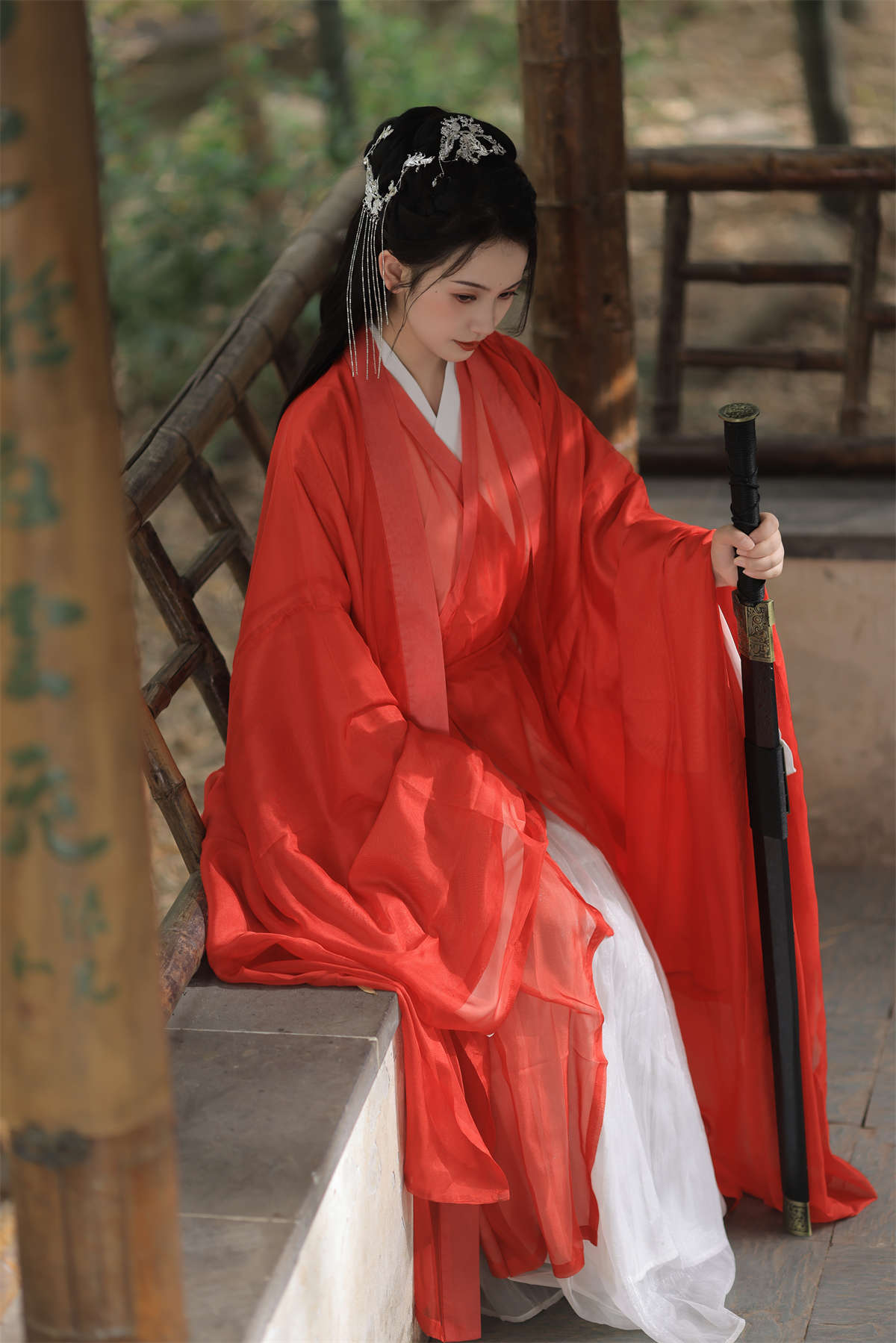 YITUYU艺图语 2023.11.04 红衣女子 言小七插图1