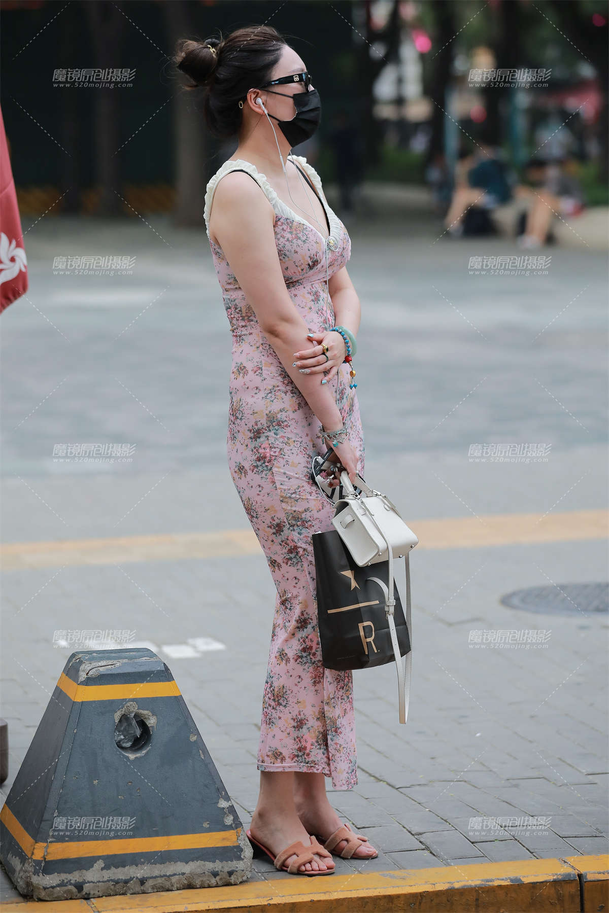 图片[2]-丰润包臀裙美女-日更街拍