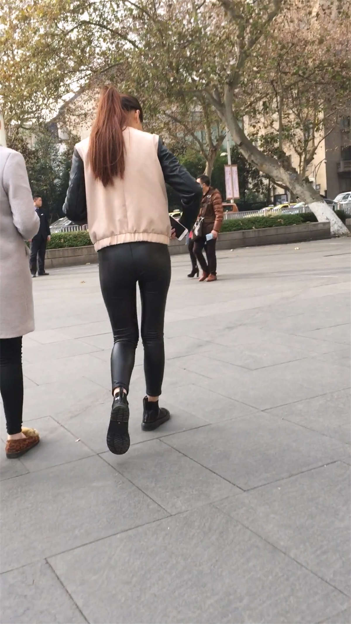 图片[2]-极品皮裤-日更街拍