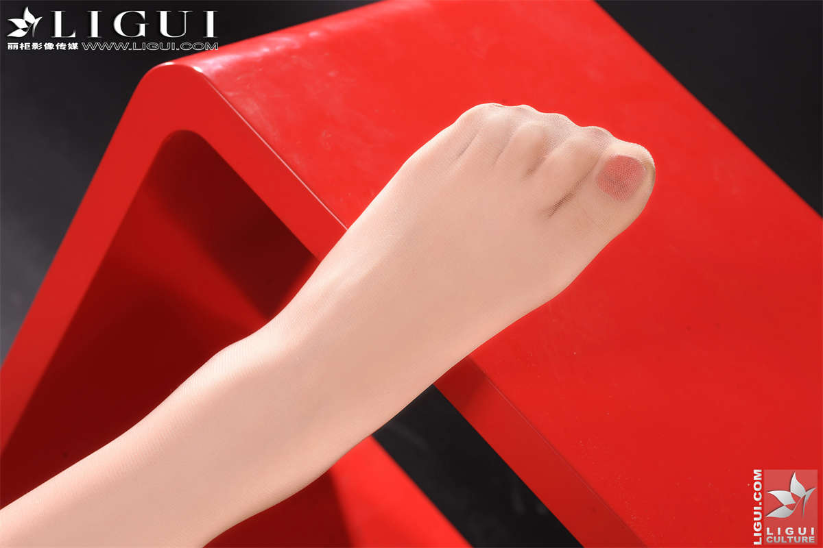 Ligui丽柜 20120101 新款性感女軍服 文静 下-日更街拍