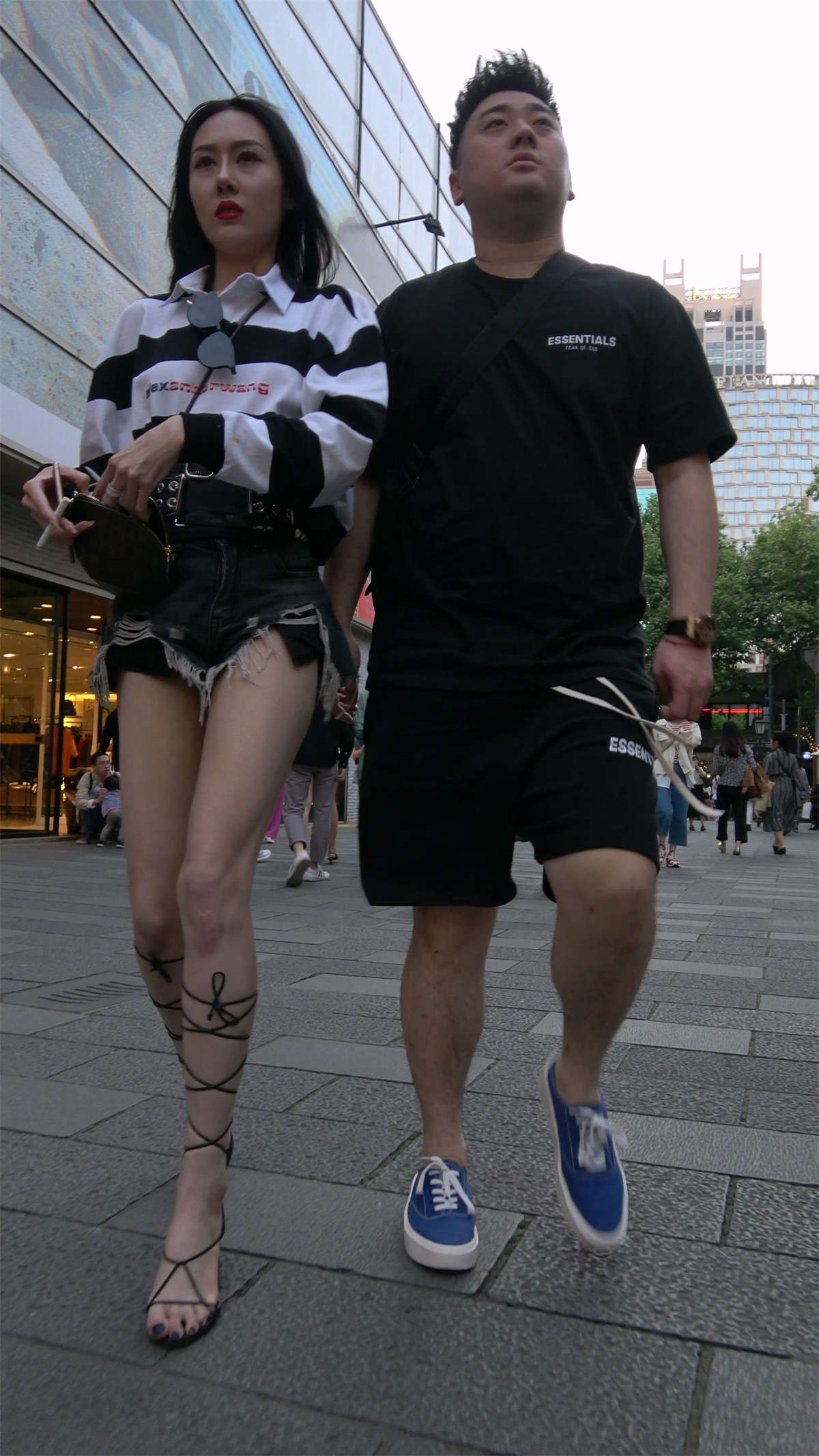 抽烟的女子-日更街拍