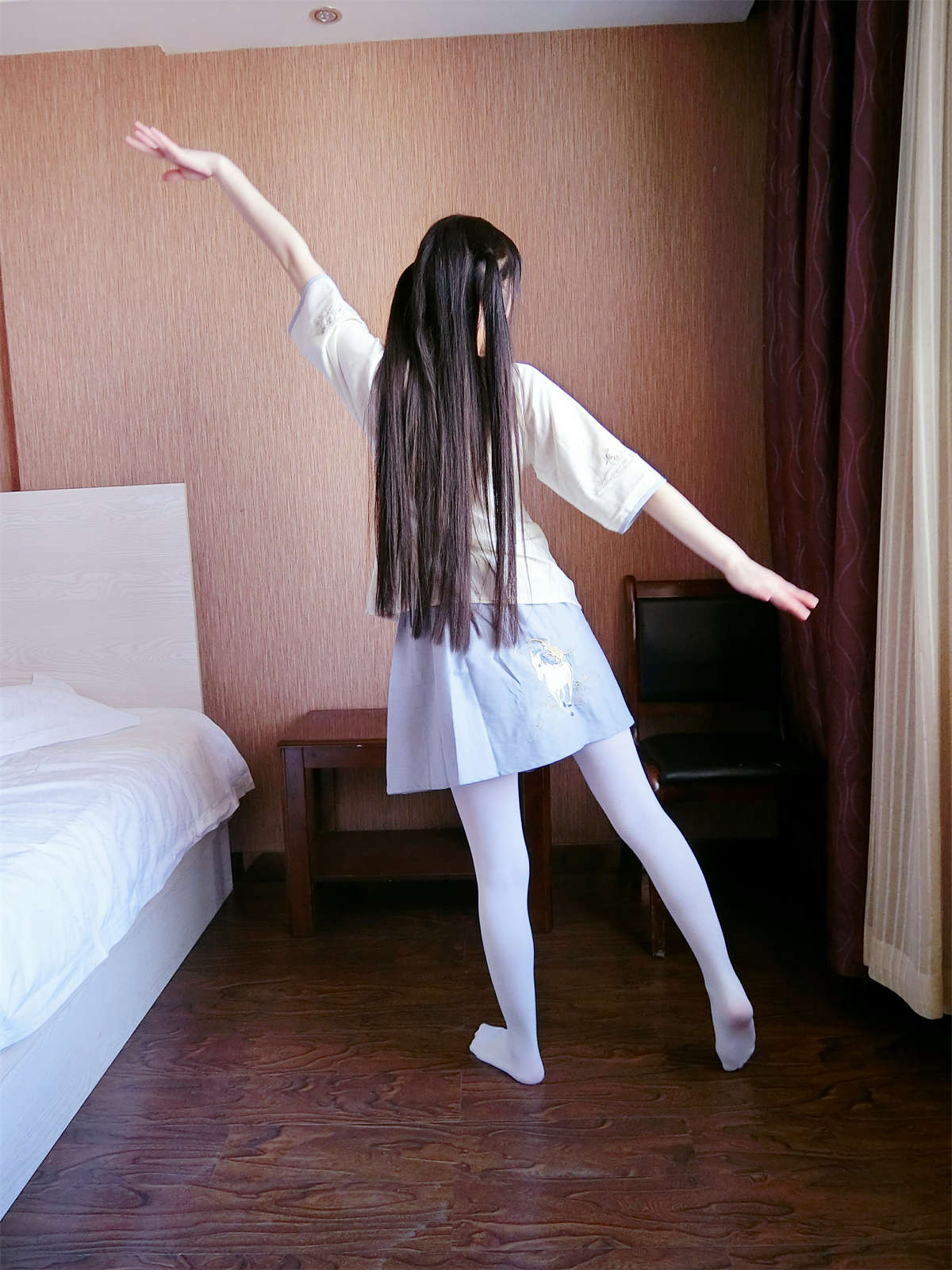 图片[2]-微博萌妹-西尔酱No.17 古风小西尔-日更街拍