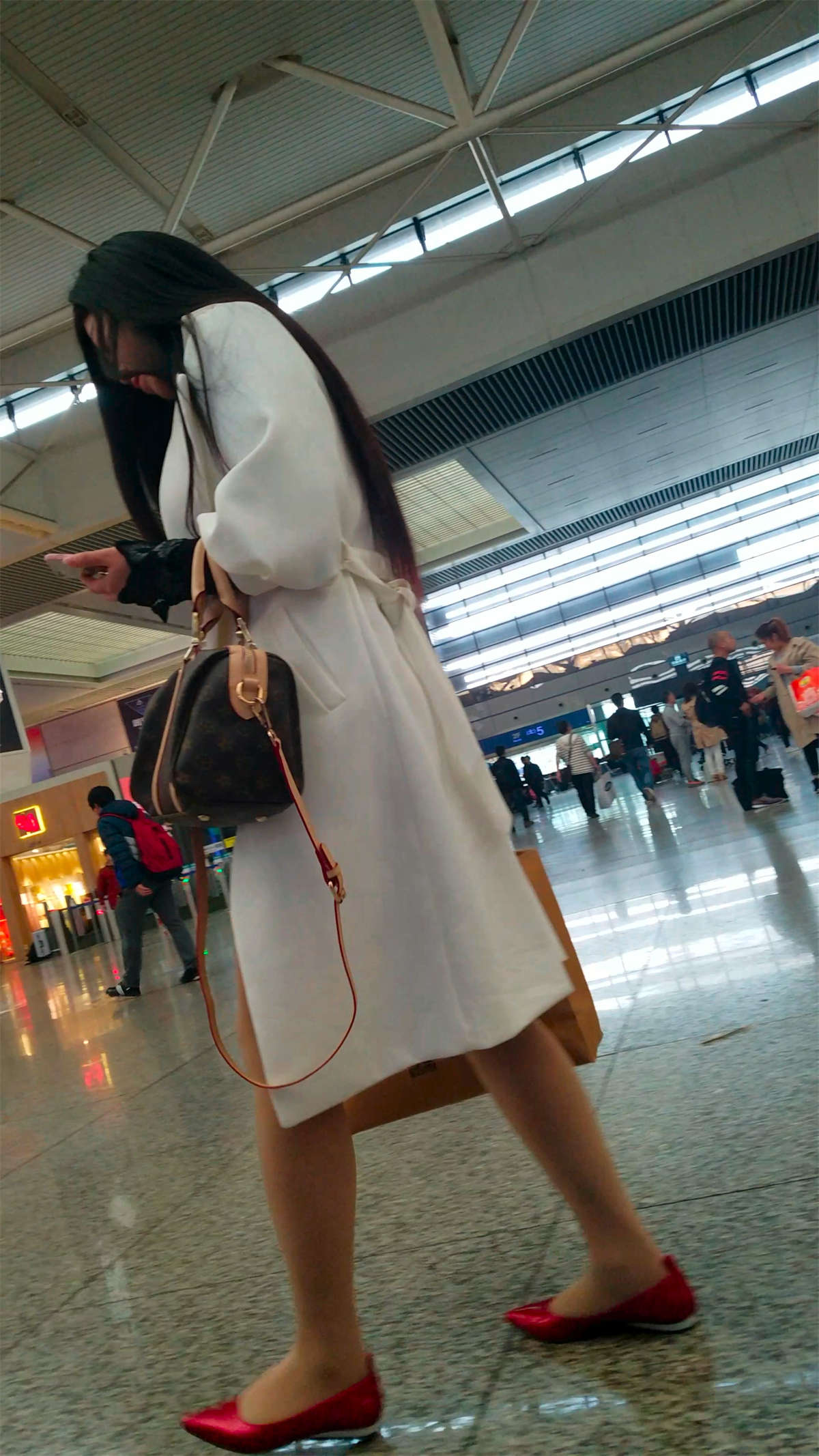 图片[2]-[4K高清视频]购买票的肉丝美妇-日更街拍