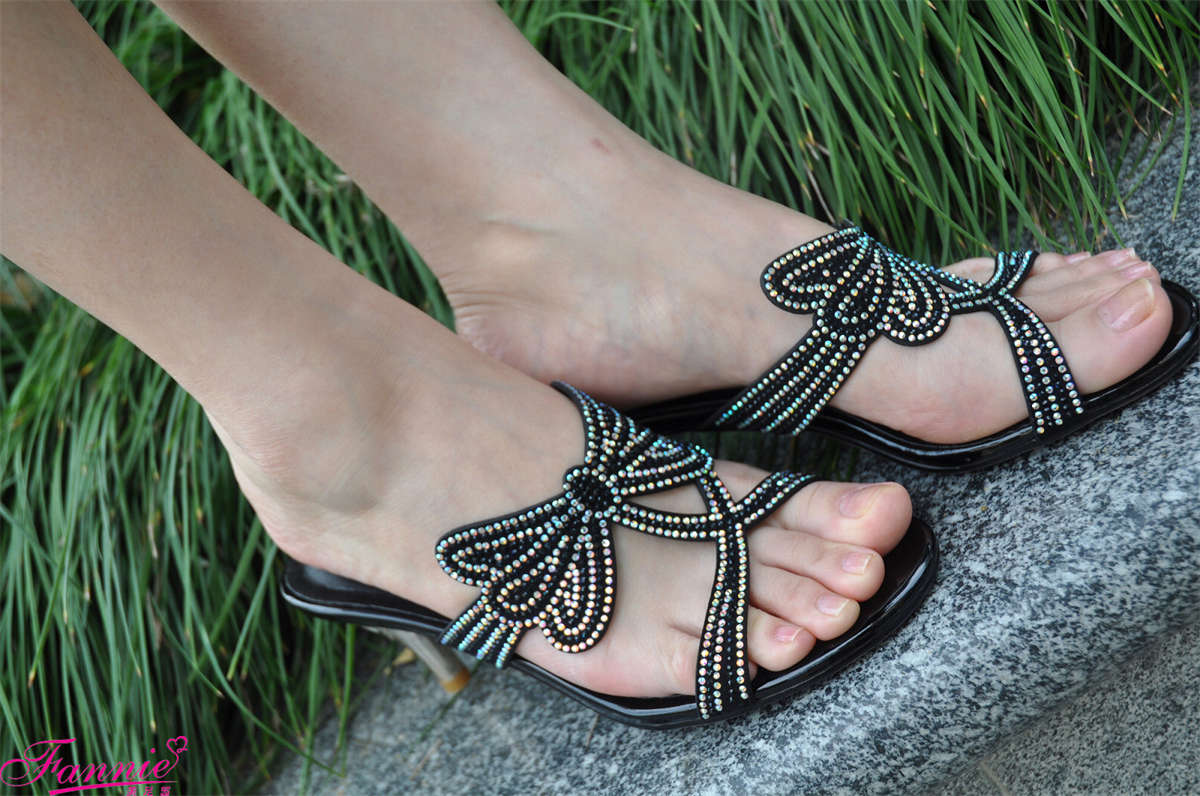 图片[2]-Fannie芬妮美足园NO.736 蝶舞飞扬 裸足（1）-日更街拍