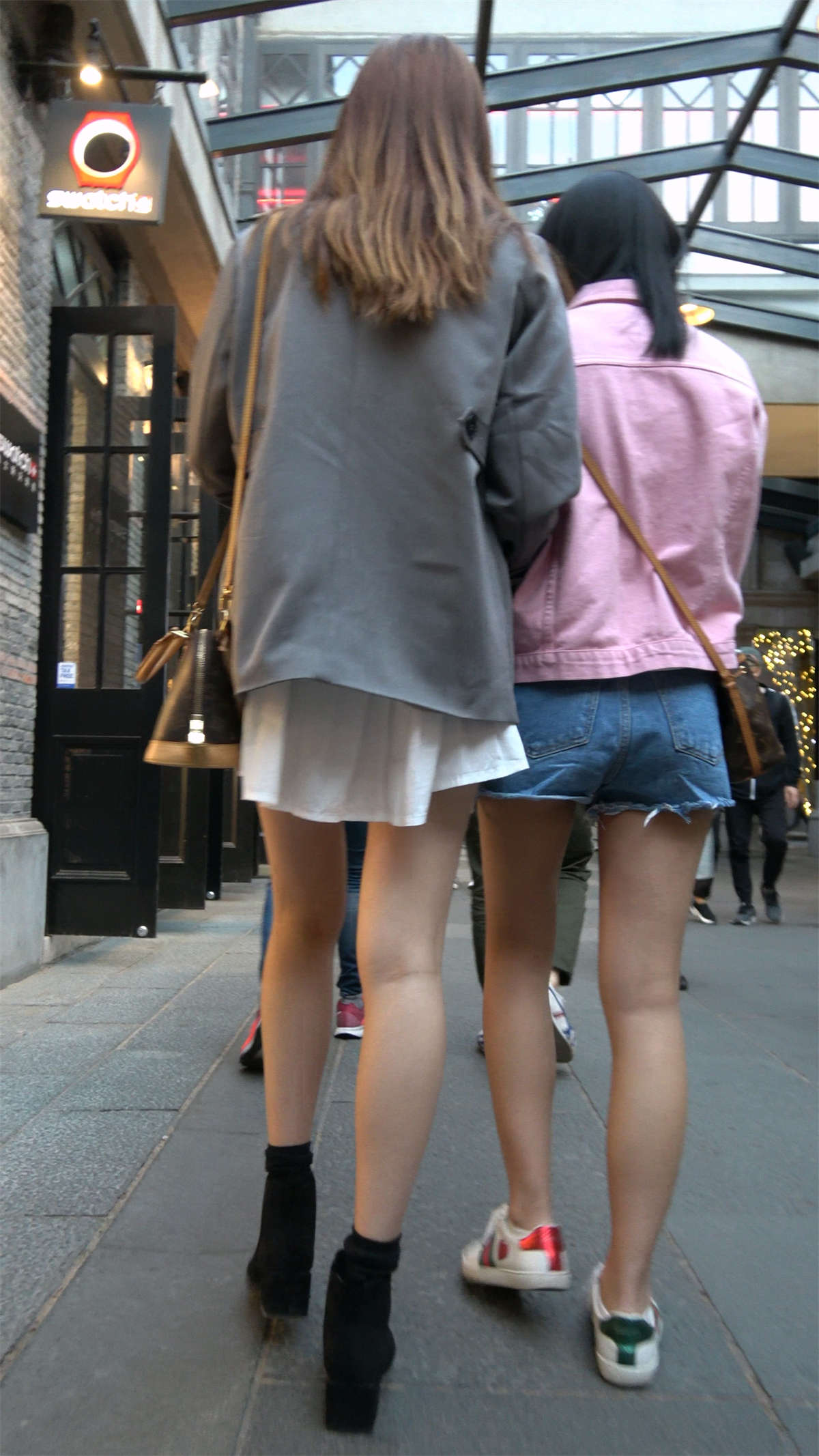 图片[2]-姐妹俩双人行-日更街拍