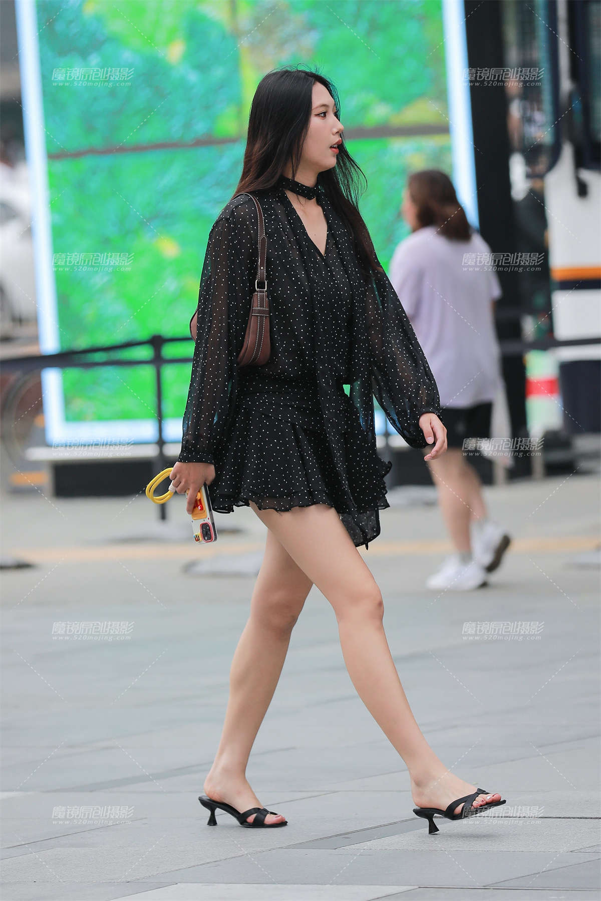 图片[2]-高挑美腿小姐姐-日更街拍