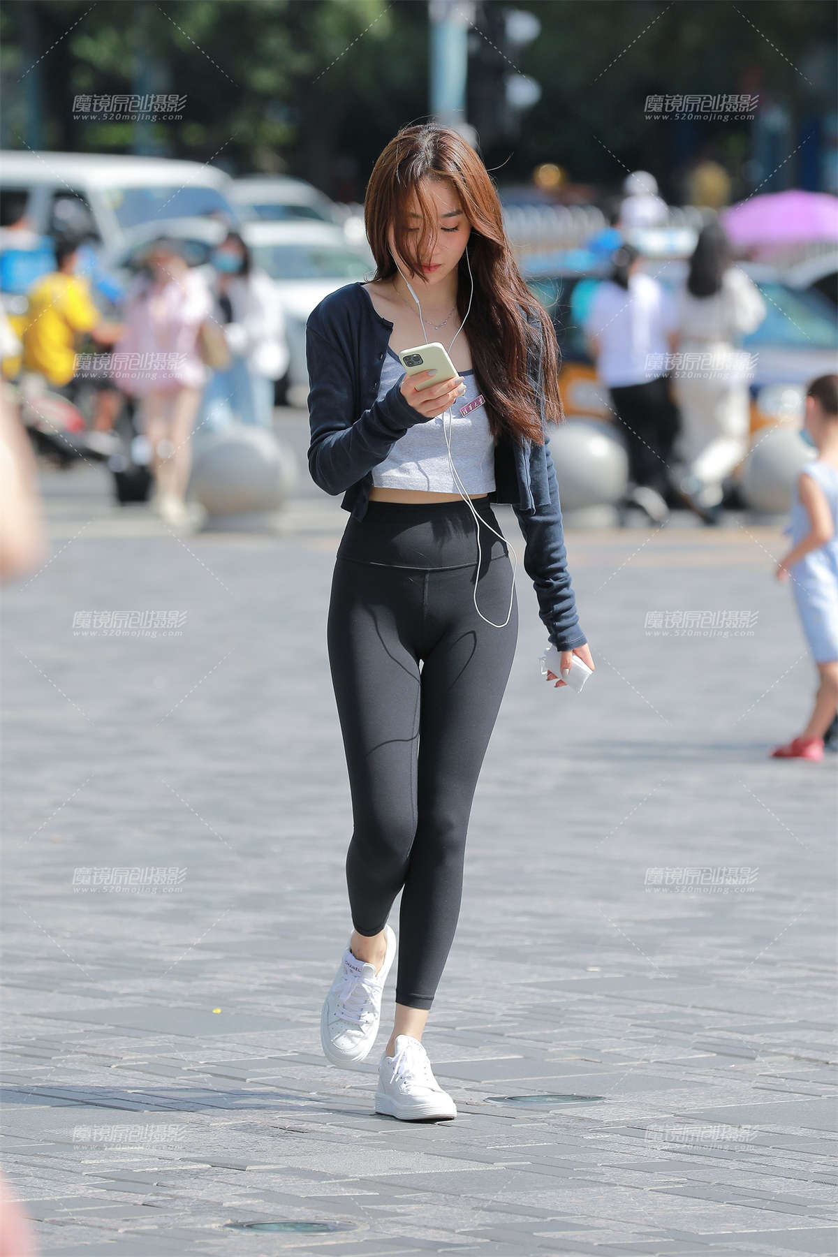 黑色瑜伽裤小妹-日更街拍