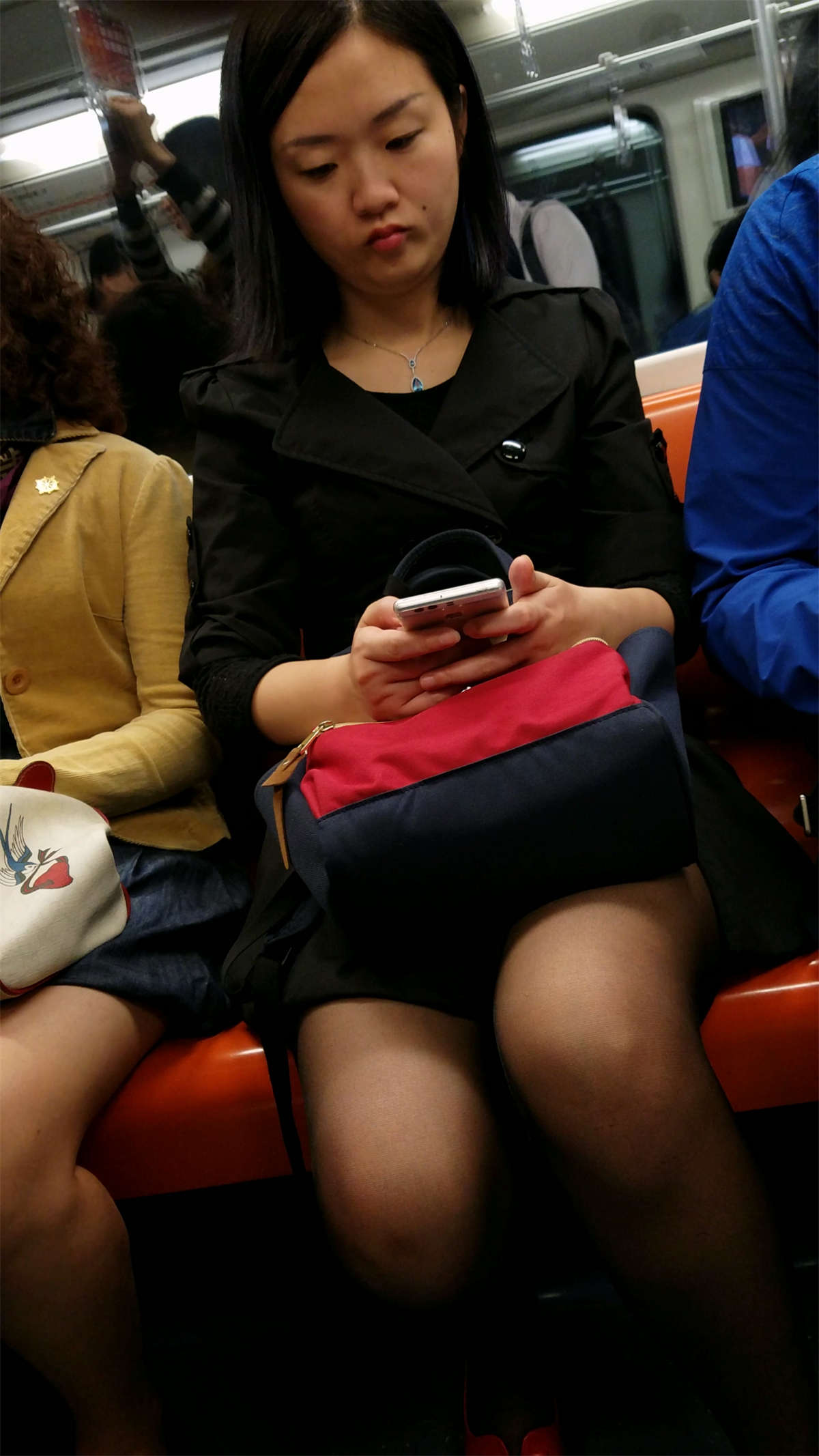 图片[2]-红色高跟，超薄黑丝袜美腿-日更街拍