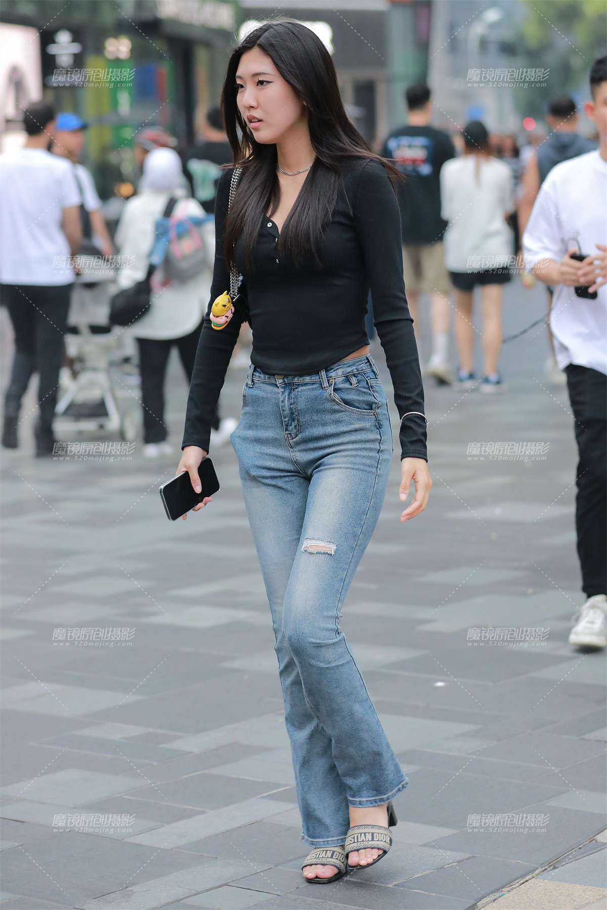 高挑牛仔裤美女-日更街拍