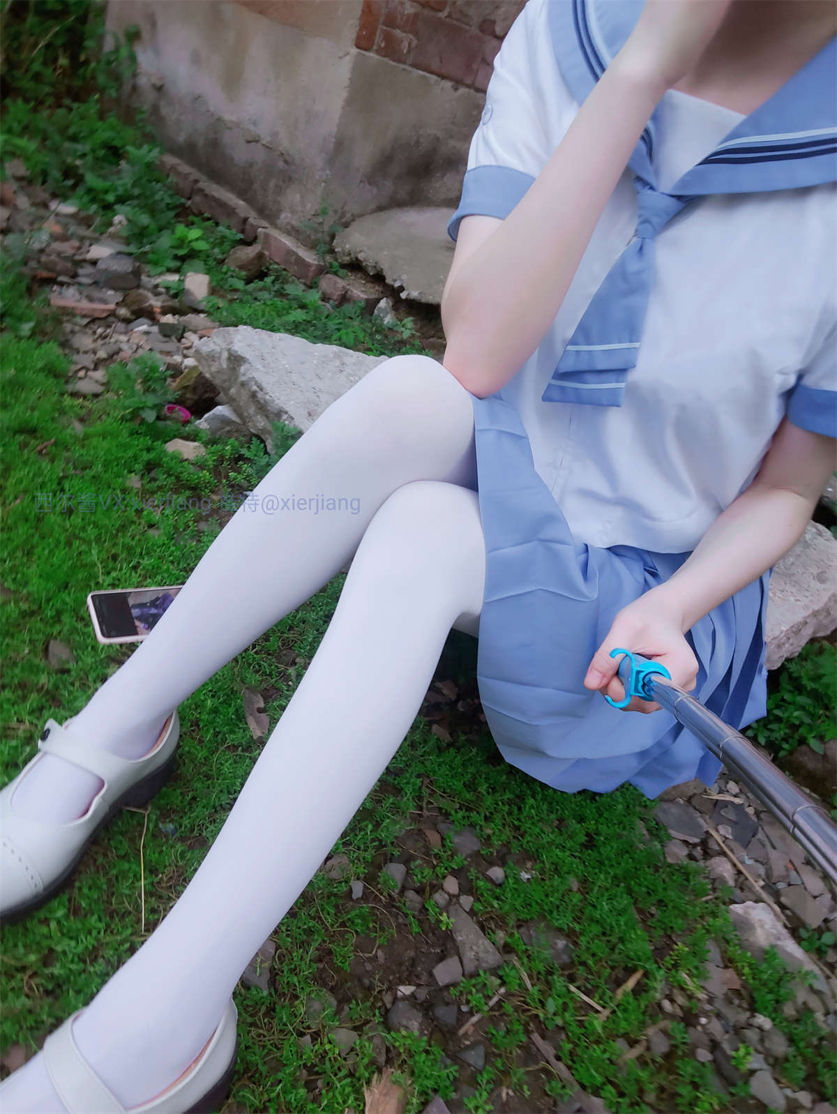 图片[2]-微博萌妹-西尔酱No.21 青草水手服-日更街拍