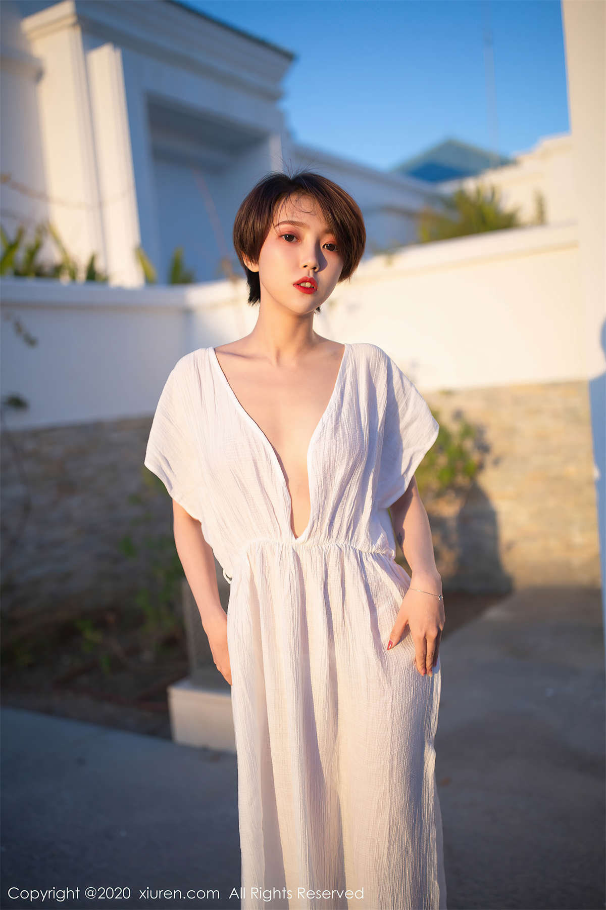 图片[2]-Xiuren秀人网 2020.08.04 NO.2405 冯木木IRIS-日更街拍