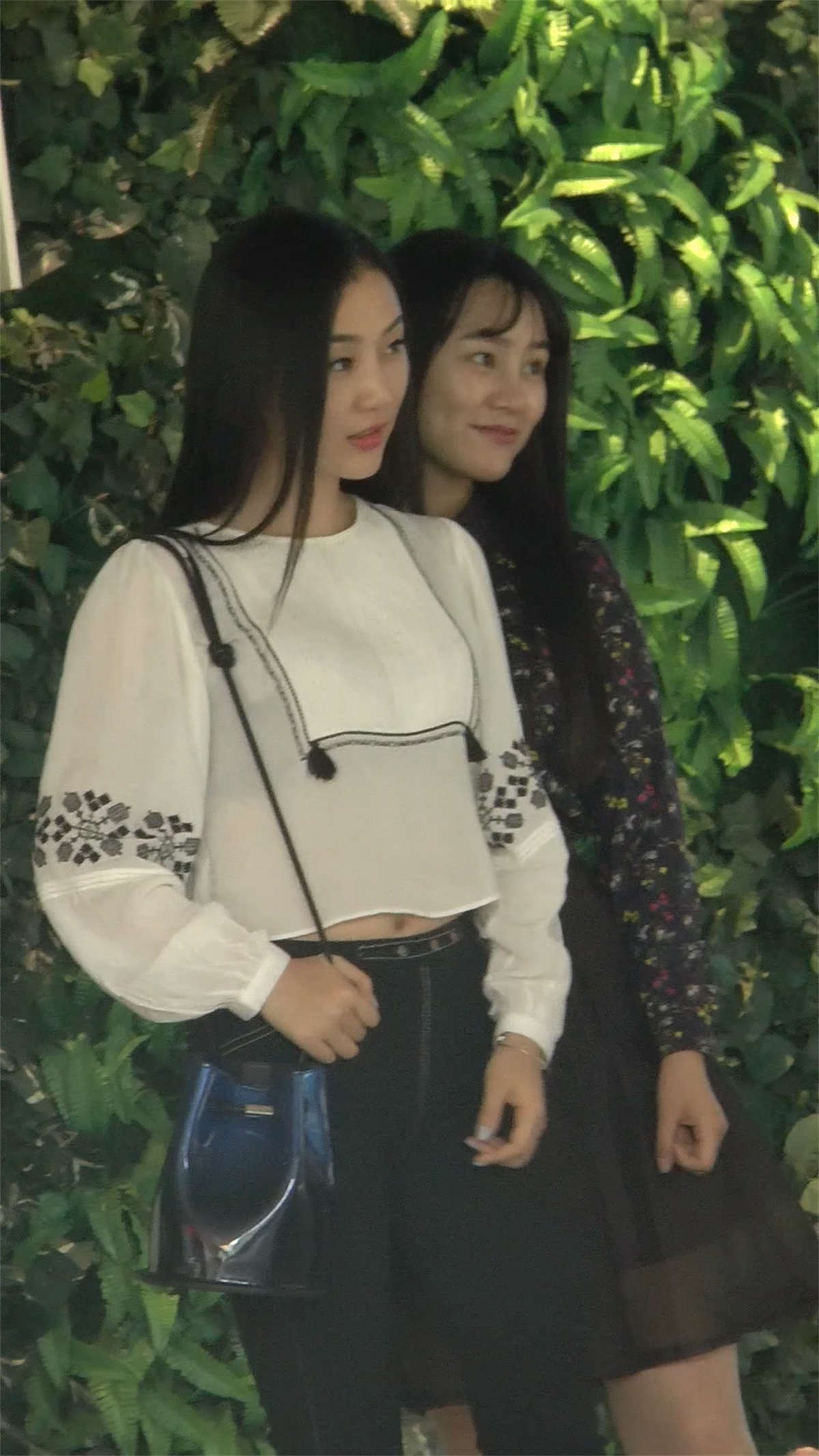 甜美的长发小姐姐-日更街拍