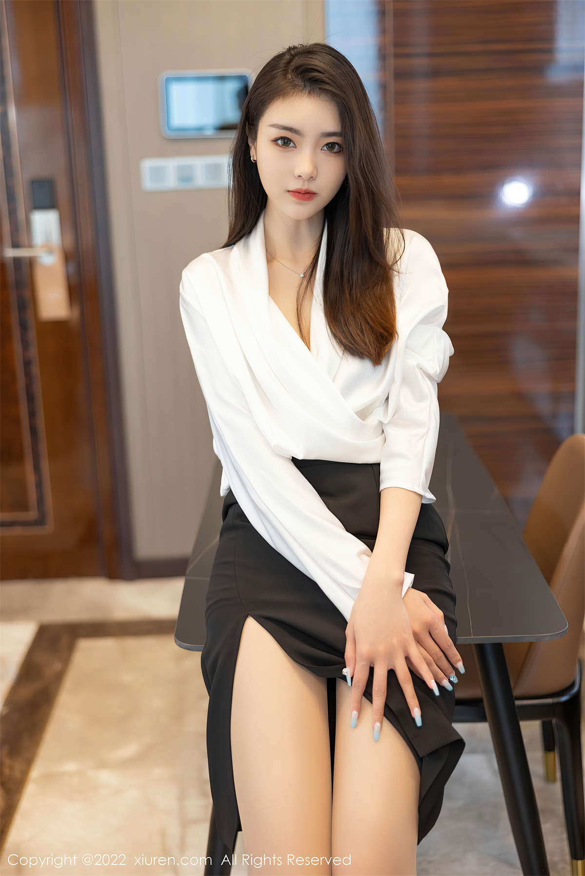 Xiuren秀人网 2022.04.14 NO.4869 可樂Vicky-日更街拍