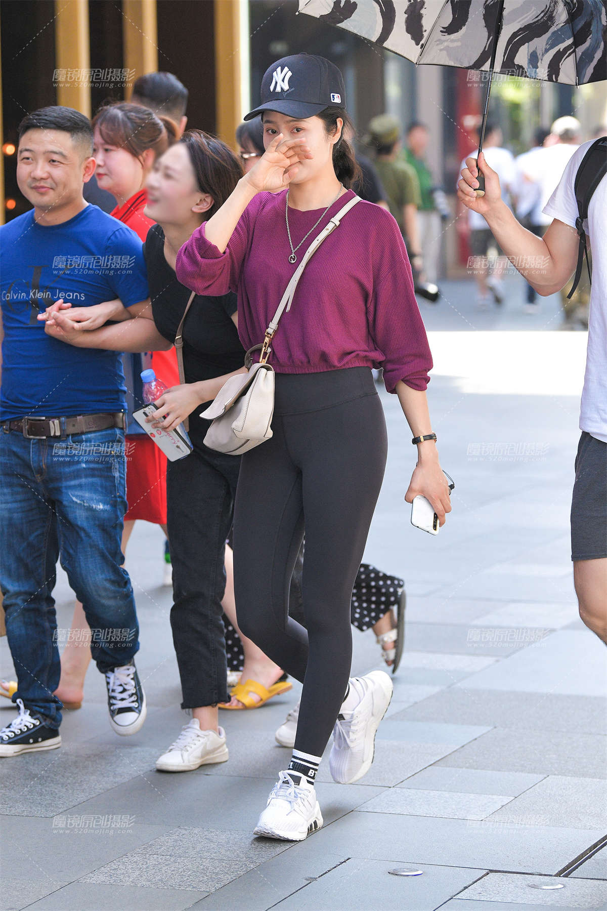 黑色瑜伽裤-日更街拍