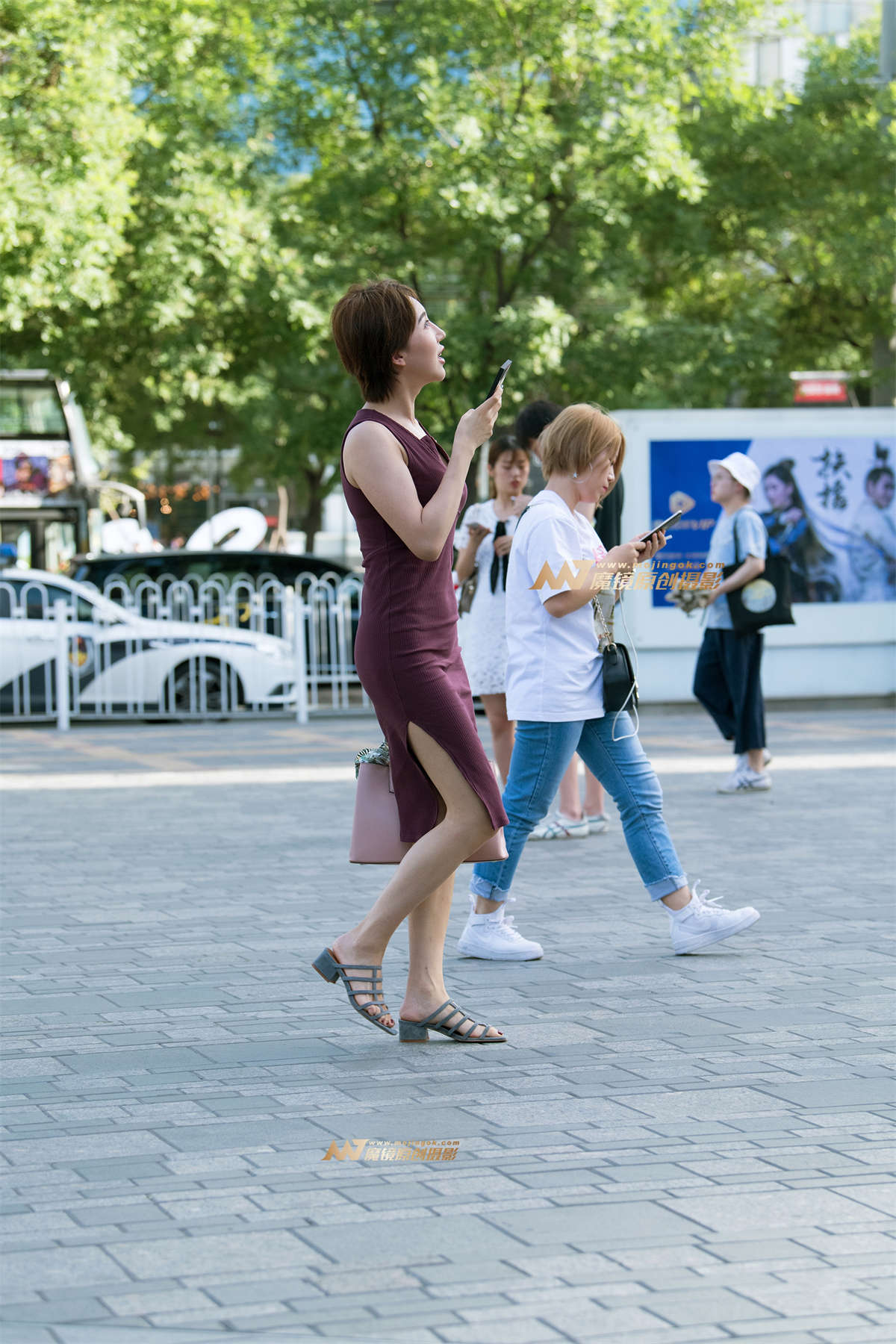 【一只傻麋鹿赛帖】紫红包臀裙美少妇-日更街拍