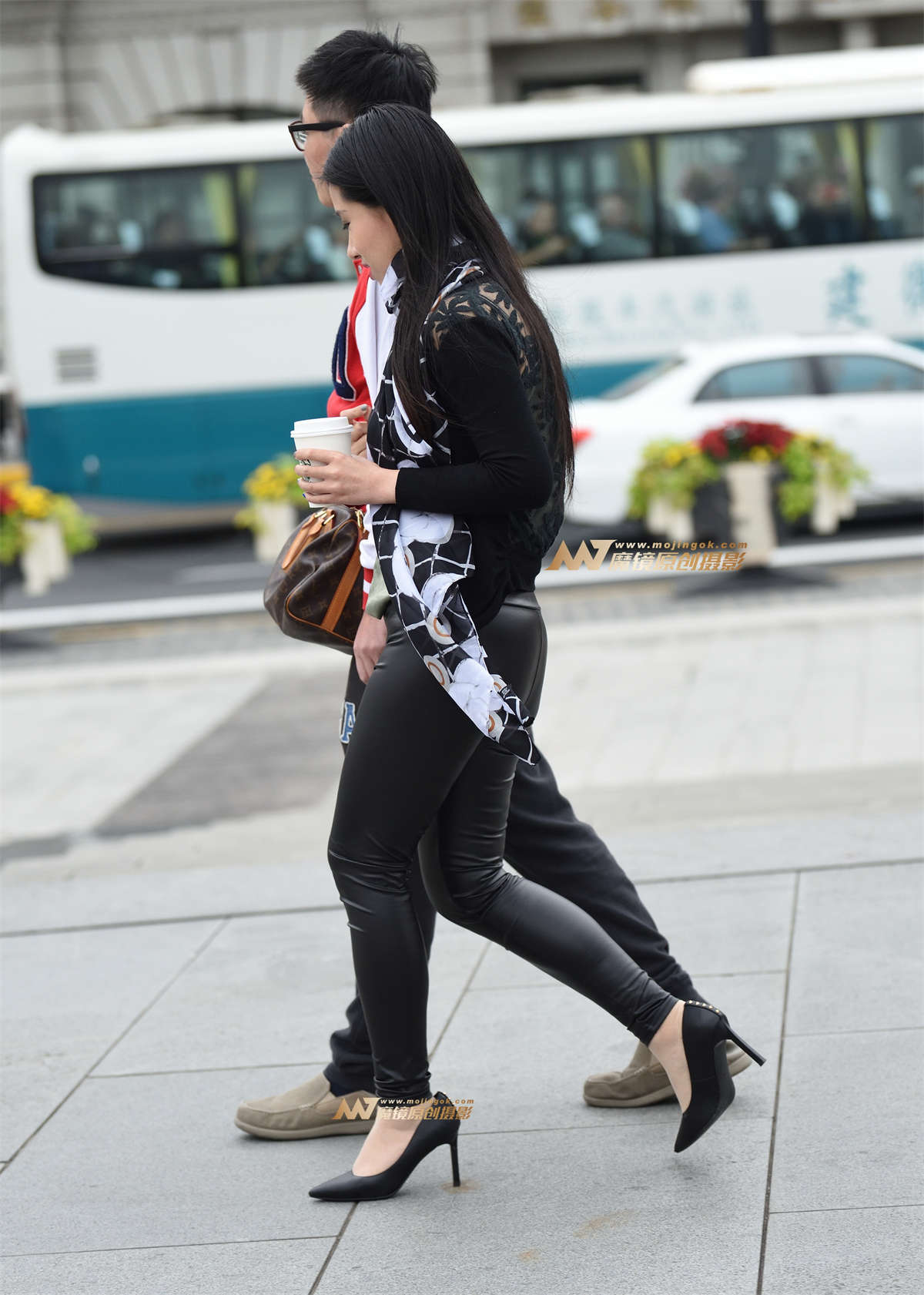 初冬，皮裤妹子登场-日更街拍