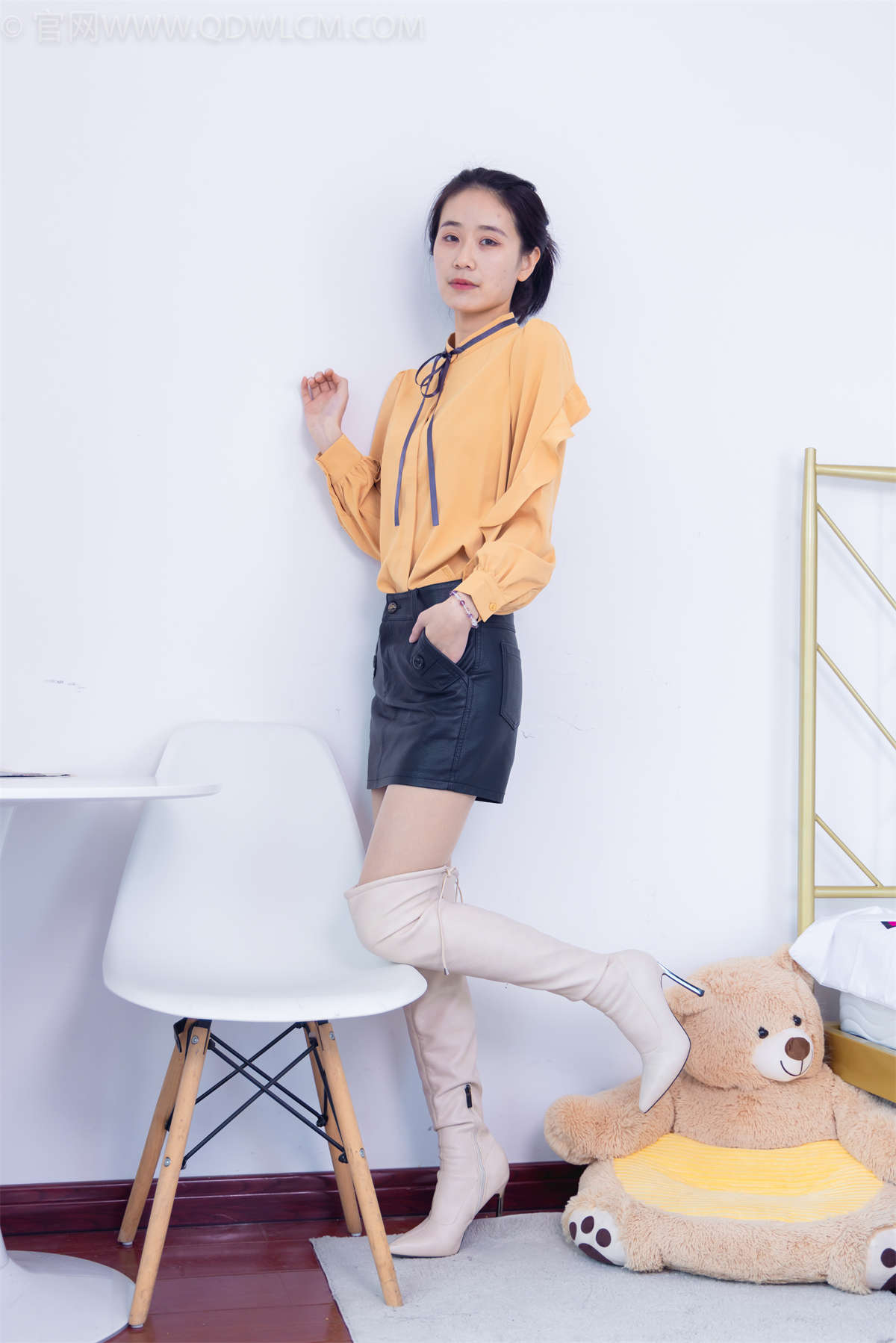 物恋传媒 NO.1496 菜菜-橘色郁金香-日更街拍