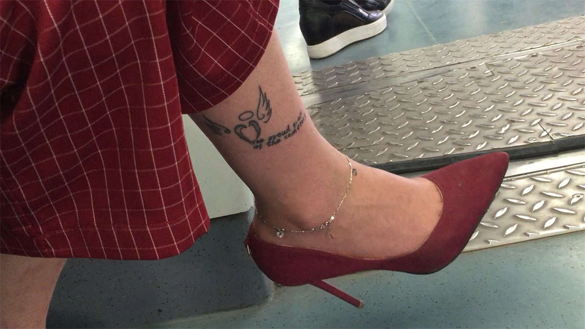 图片[2]-腿型极好的红高美腿MM-日更街拍