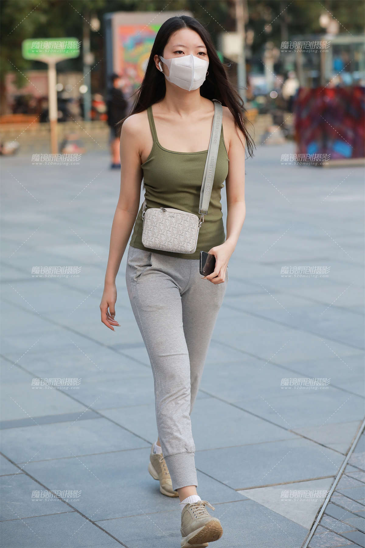 灰色紧身裤小妹-日更街拍