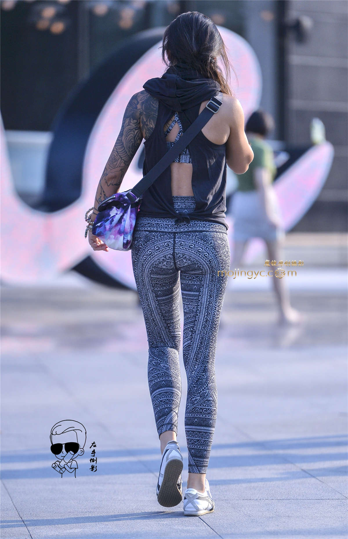 图片[2]-丰腴美女性感美臀-日更街拍