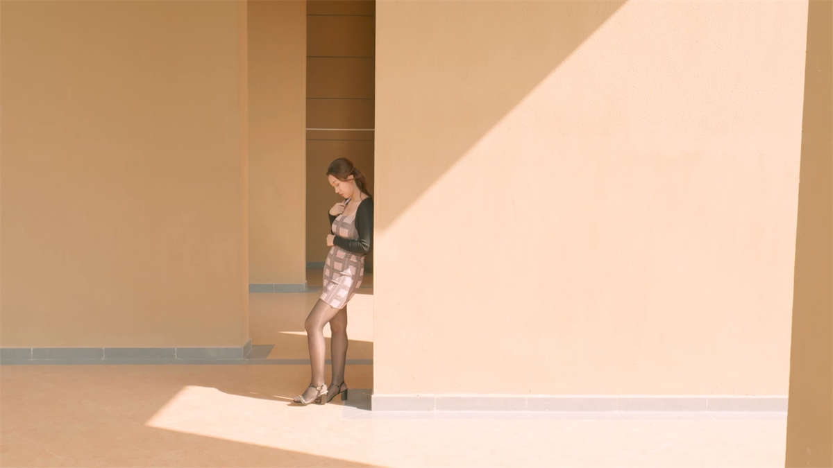 图片[2]-Ligui丽柜视频 2020.10.23 在名媛群拼了条丝袜来扫街 星雨-日更街拍