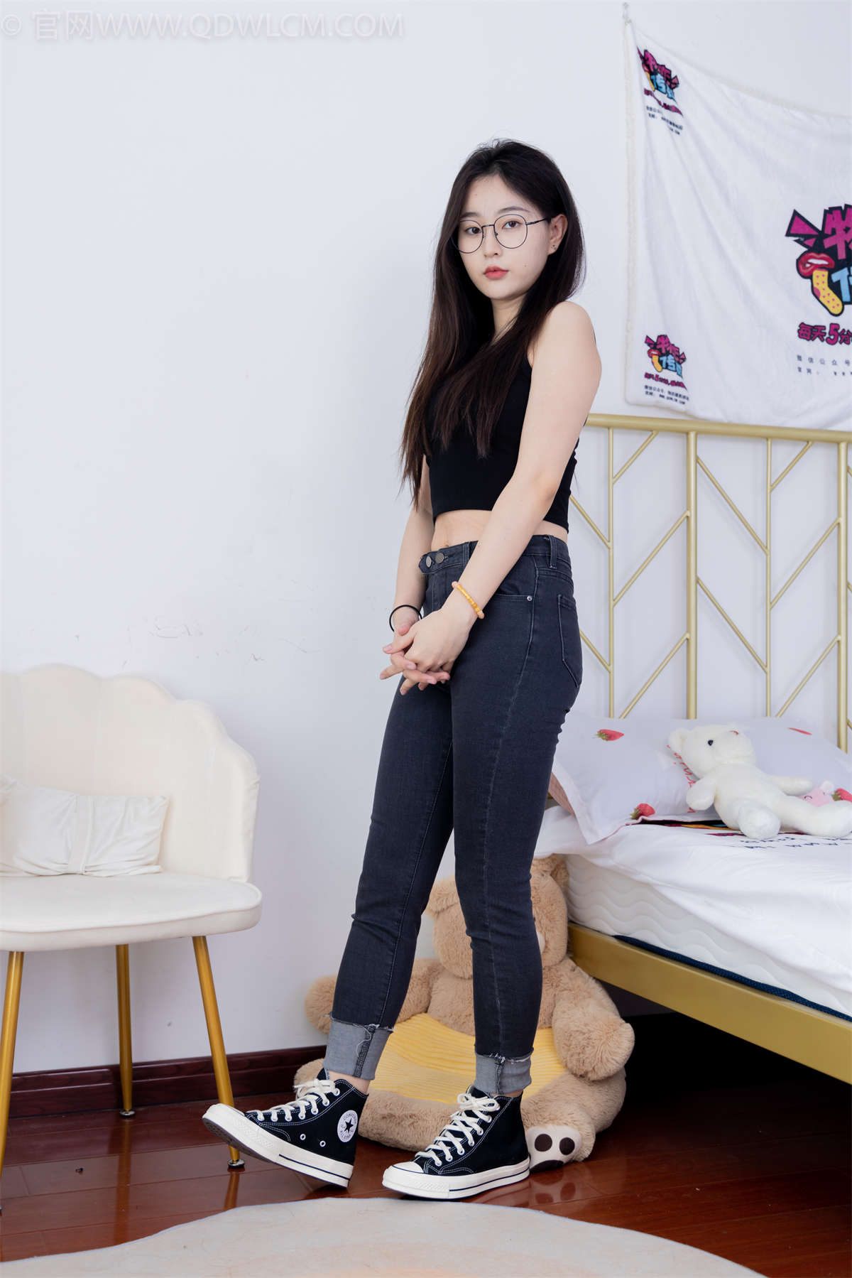 物恋传媒 NO.1497 美兔-春雨绵绵-日更街拍