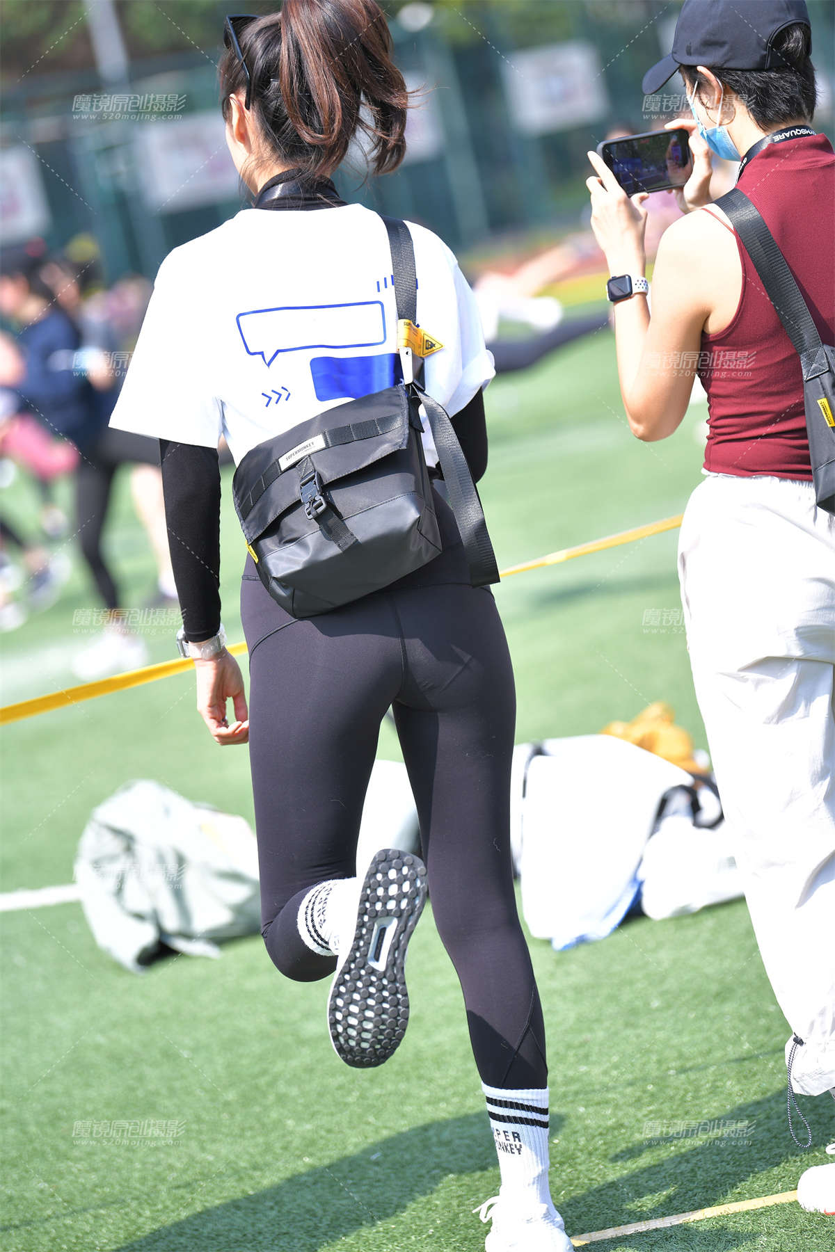 图片[2]-太阳底下的紧身裤-日更街拍